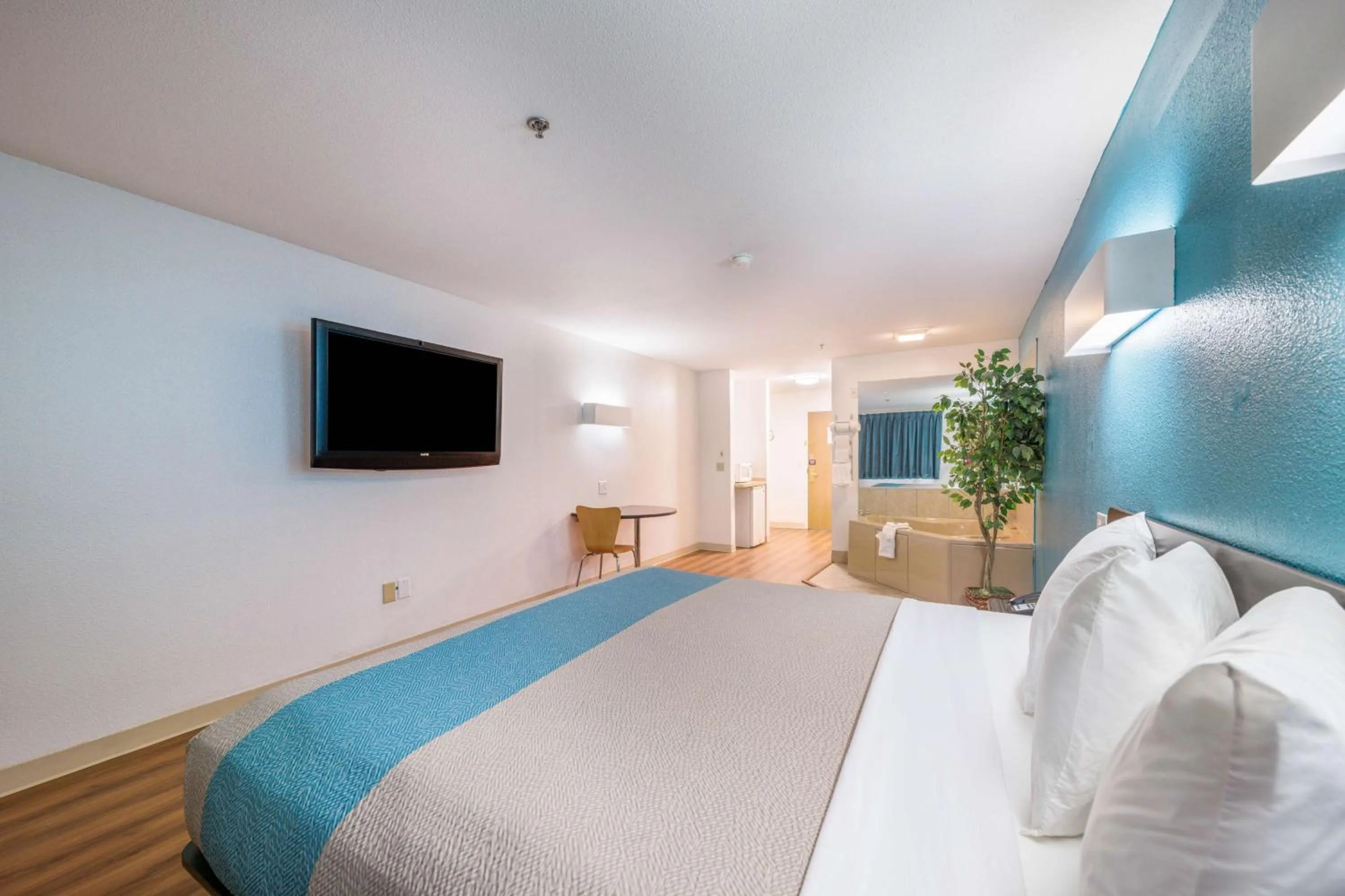 Bedroom, Bed in Motel 6-Decatur, TX