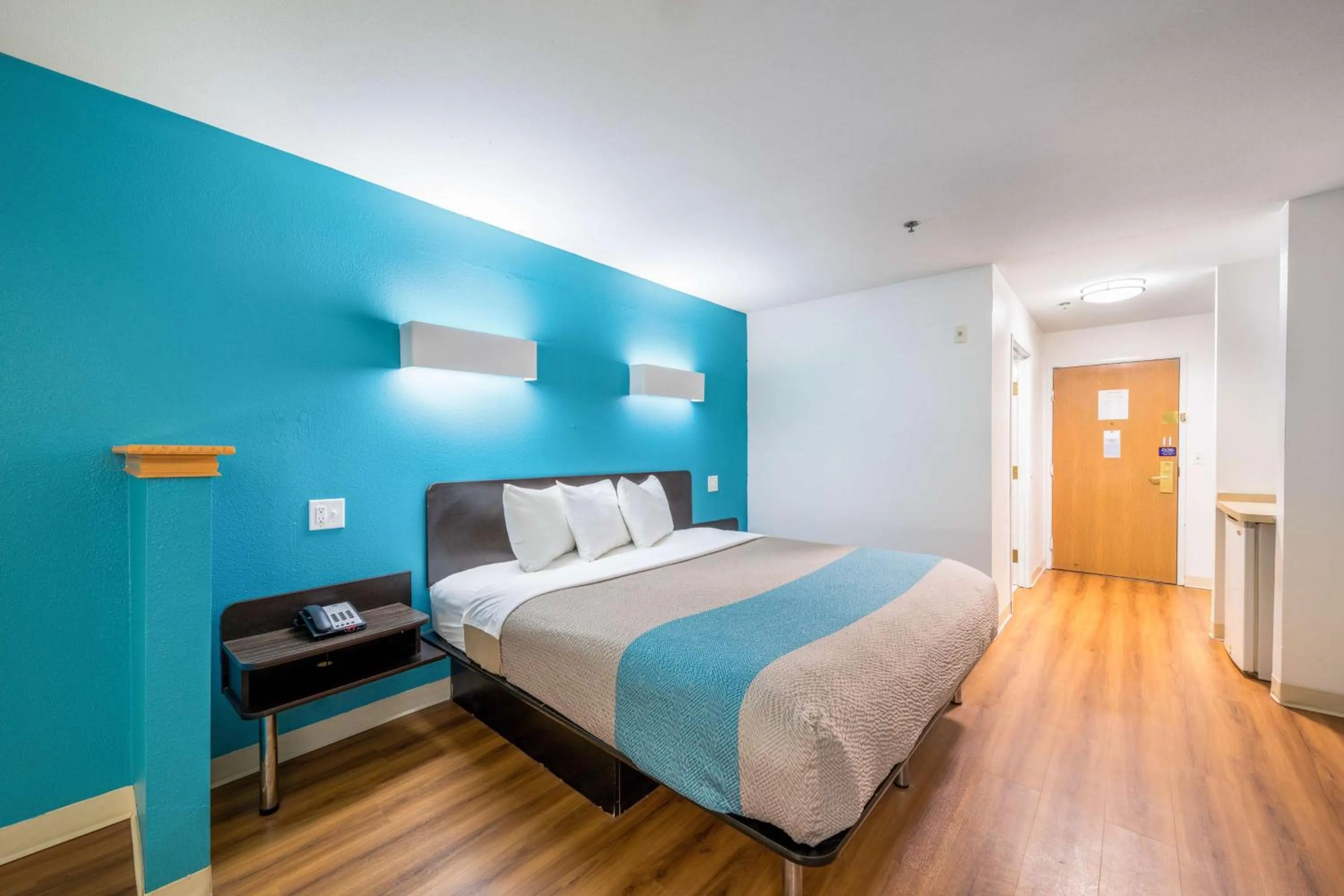 Photo of the whole room, Bed in Motel 6-Decatur, TX