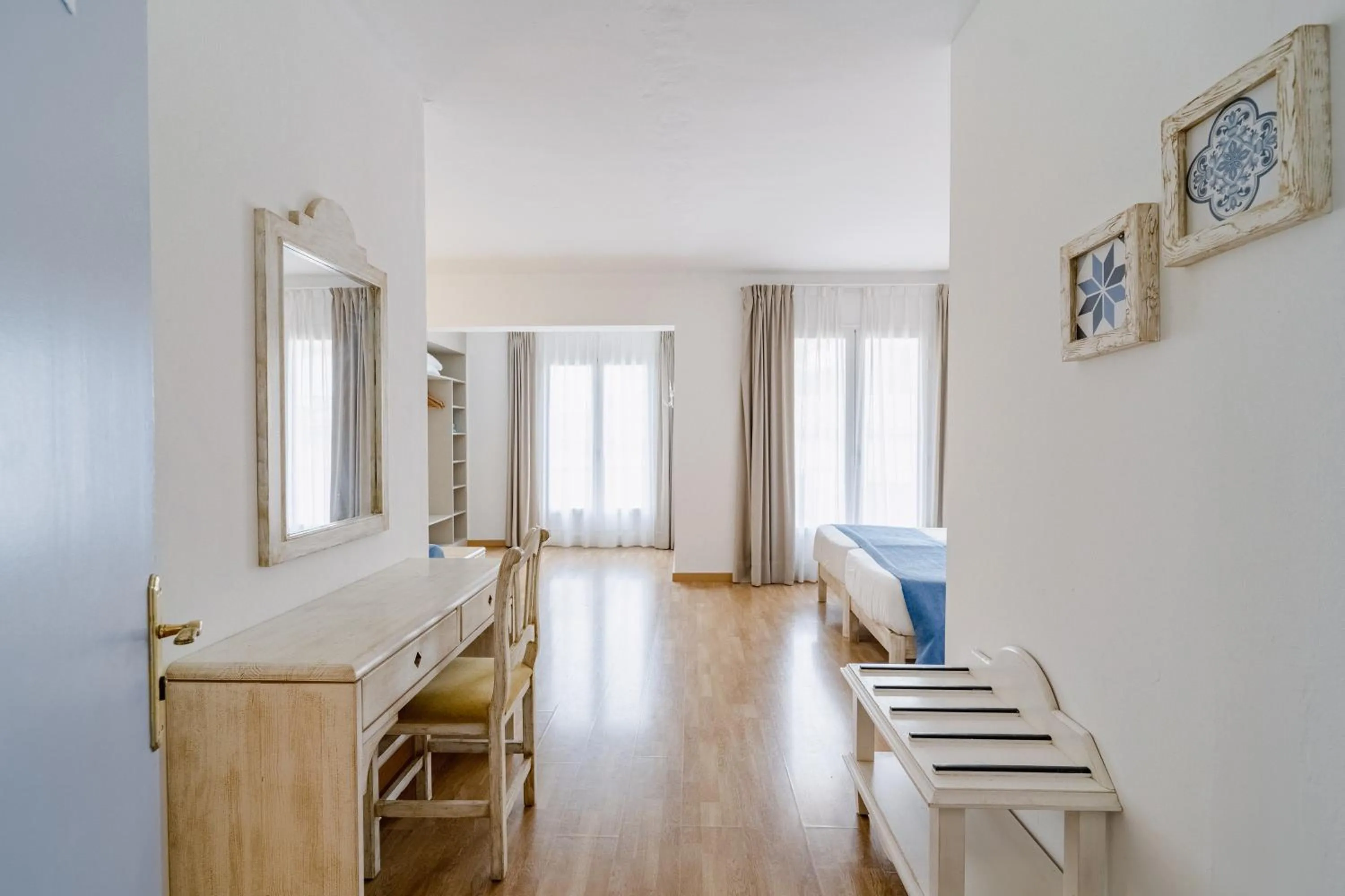 Photo of the whole room, Bed in Hostal HPC Porto Colom