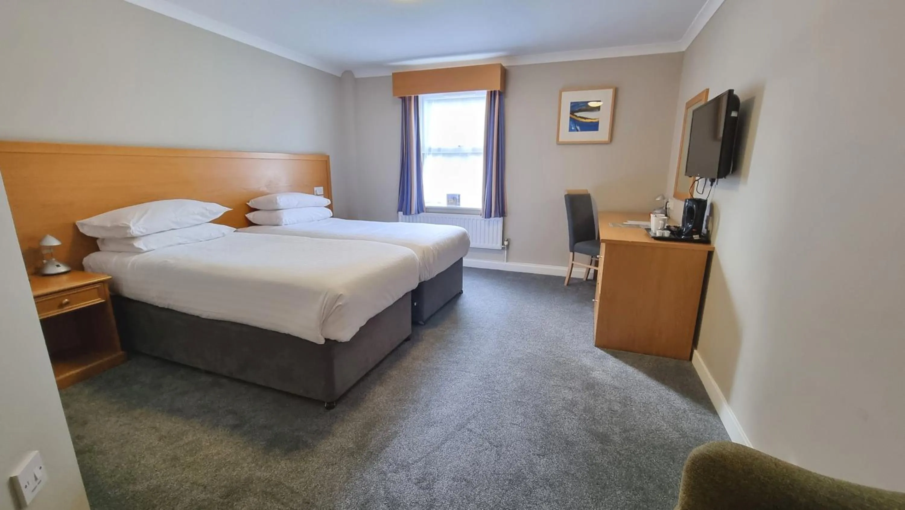 Bedroom, Bed in Burn Hall Hotel