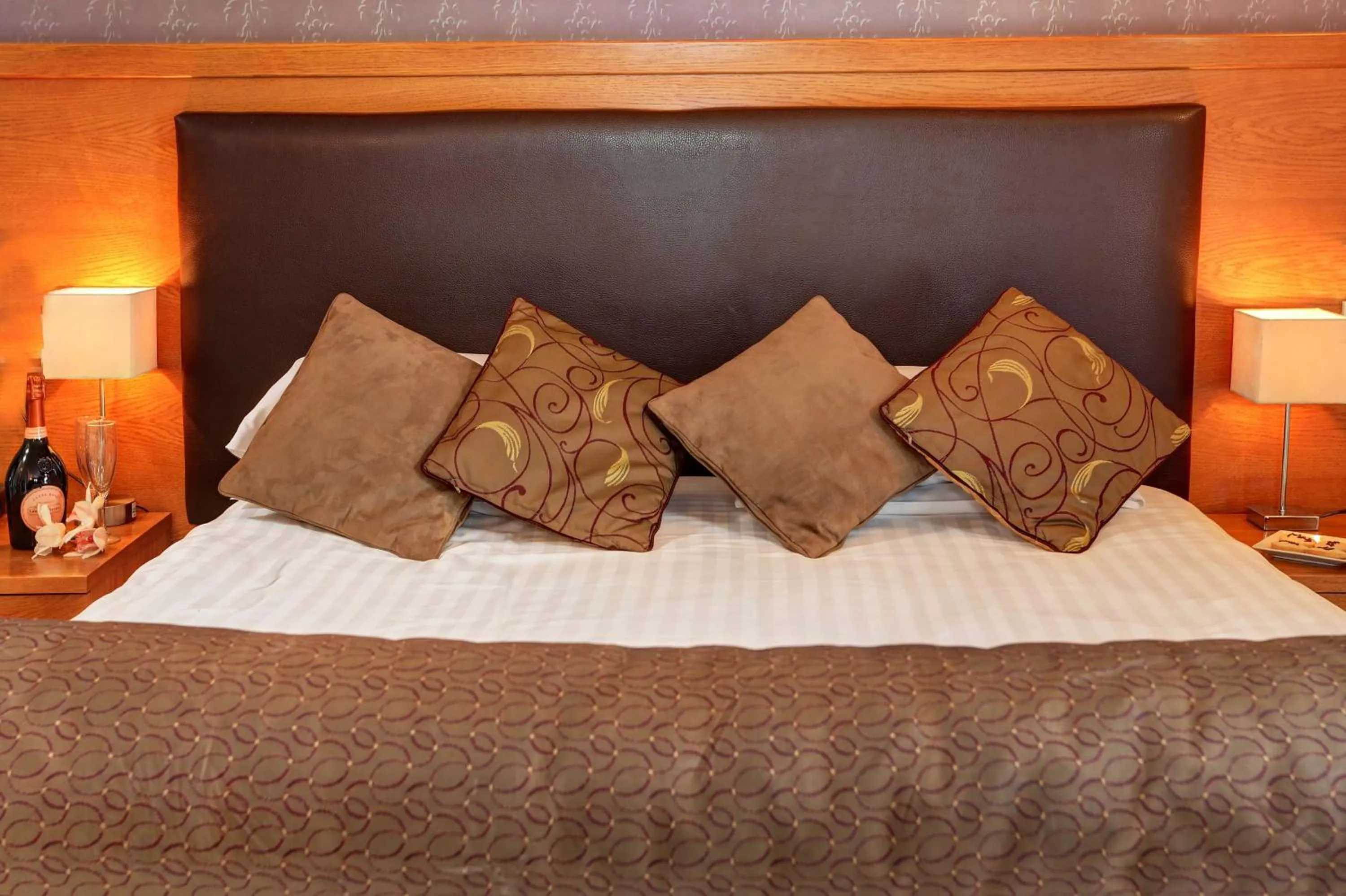 Photo of the whole room, Bed in Burn Hall Hotel