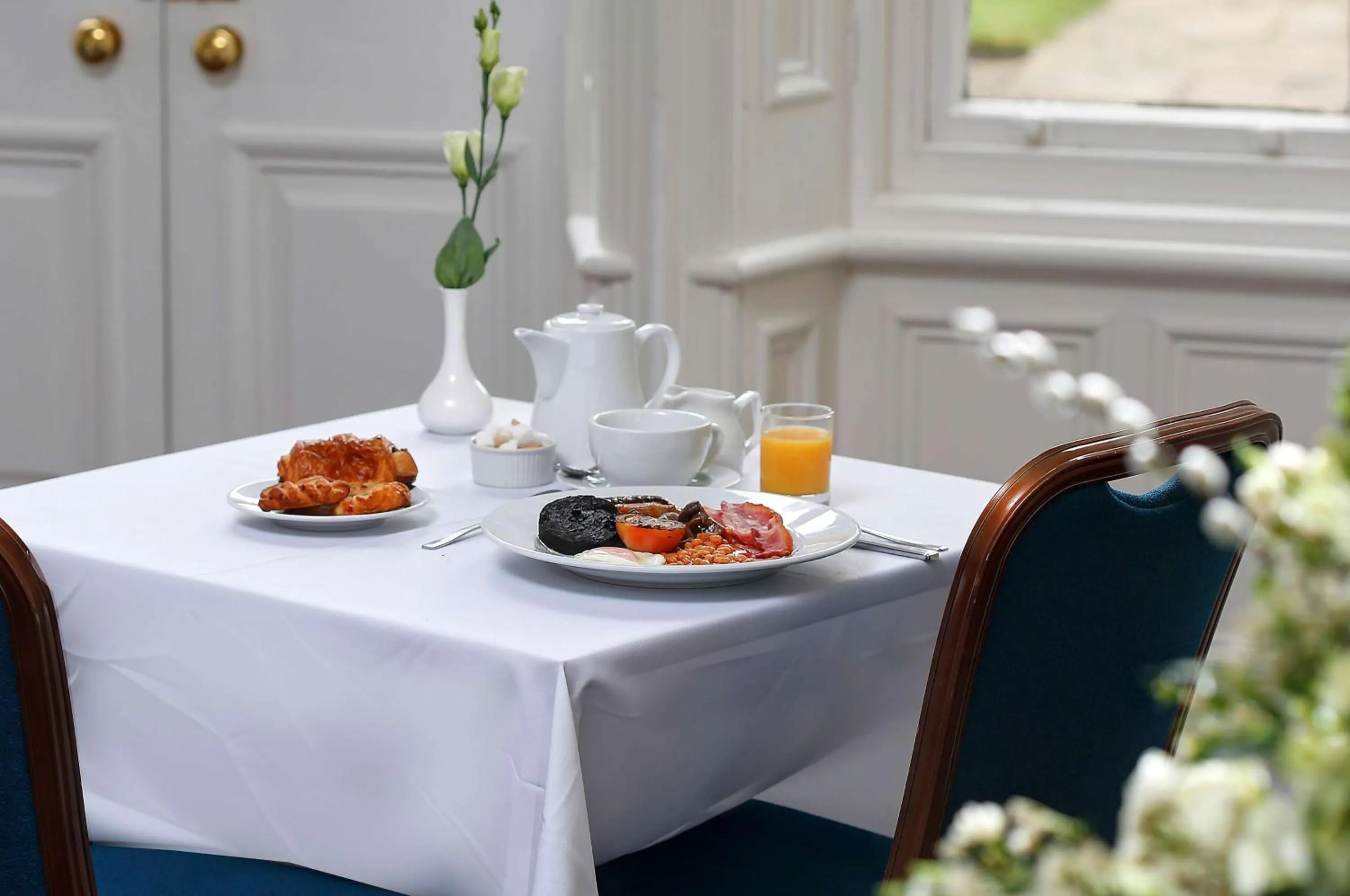 Restaurant/places to eat in Burn Hall Hotel