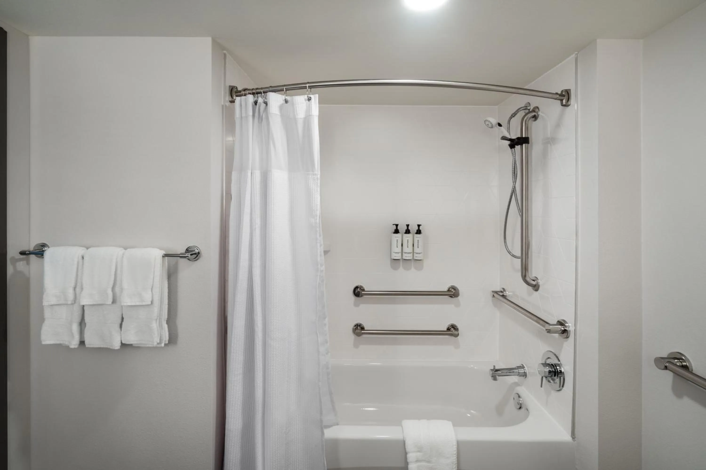 Bath in Crowne Plaza Atlanta NE - Norcross by IHG