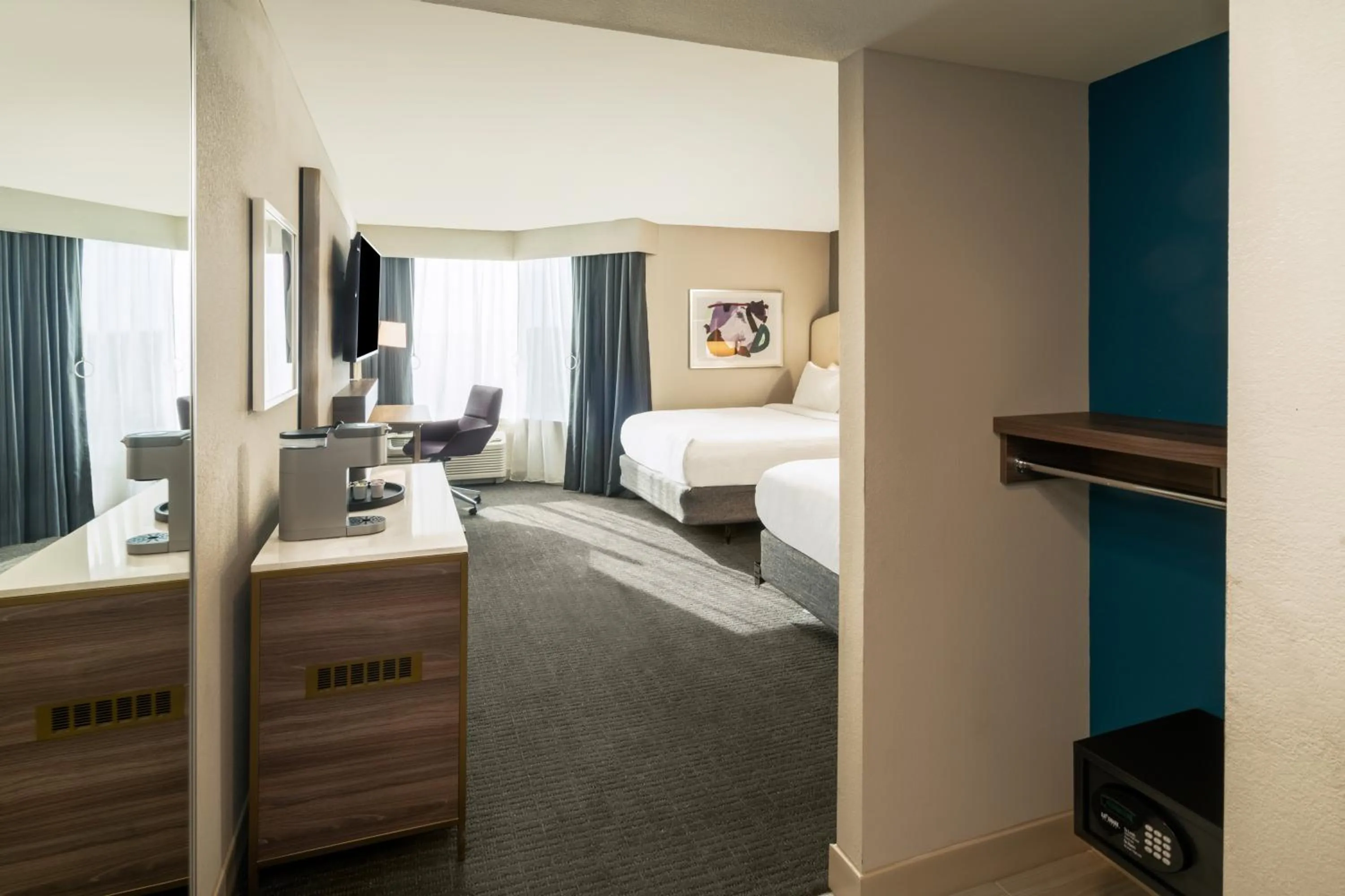 Guests, Bed in Crowne Plaza Atlanta NE - Norcross by IHG