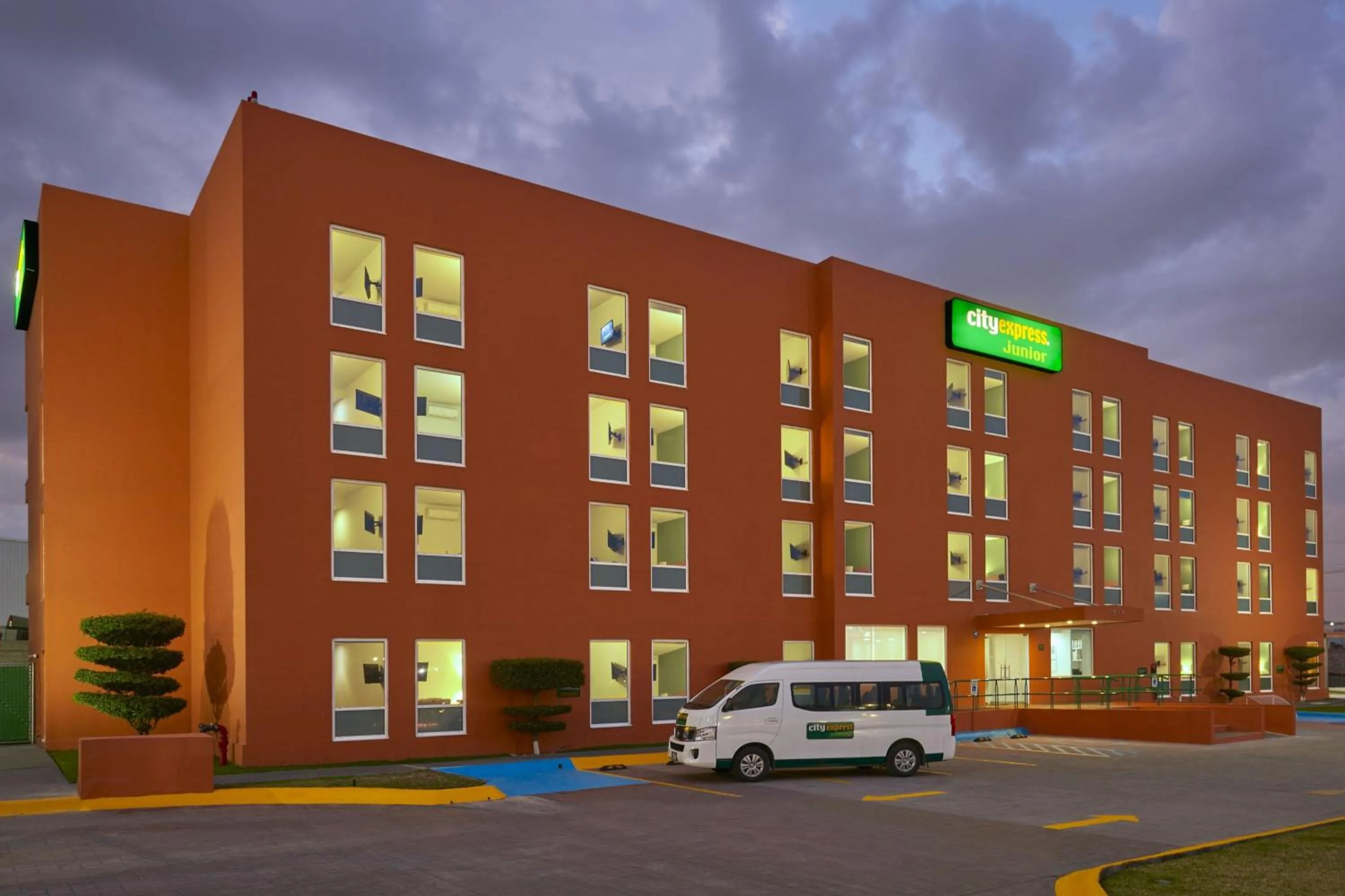 Property building in City Express Junior by Marriott Guadalajara Periferico Sur