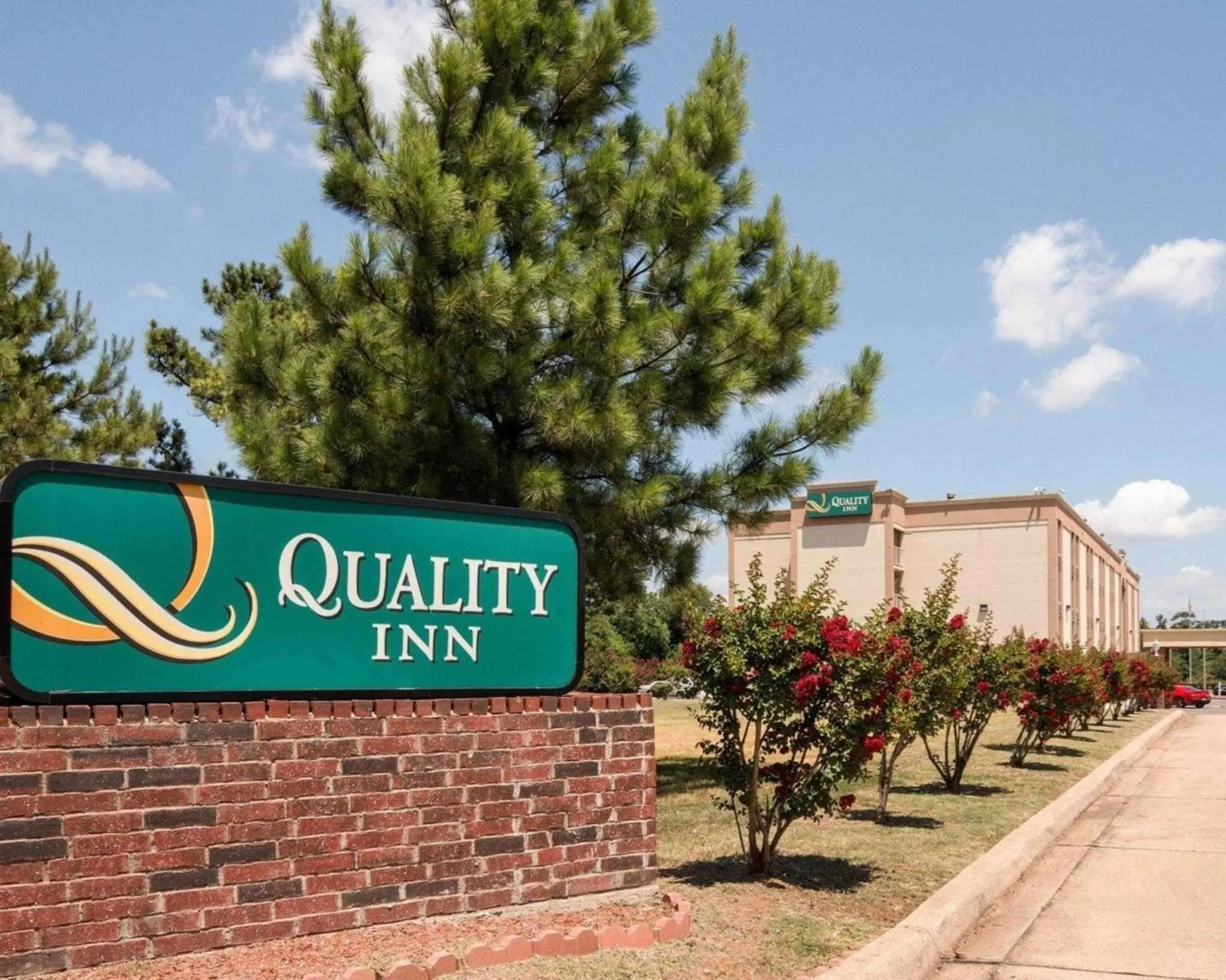 Property building in Quality Inn Shreveport Airport