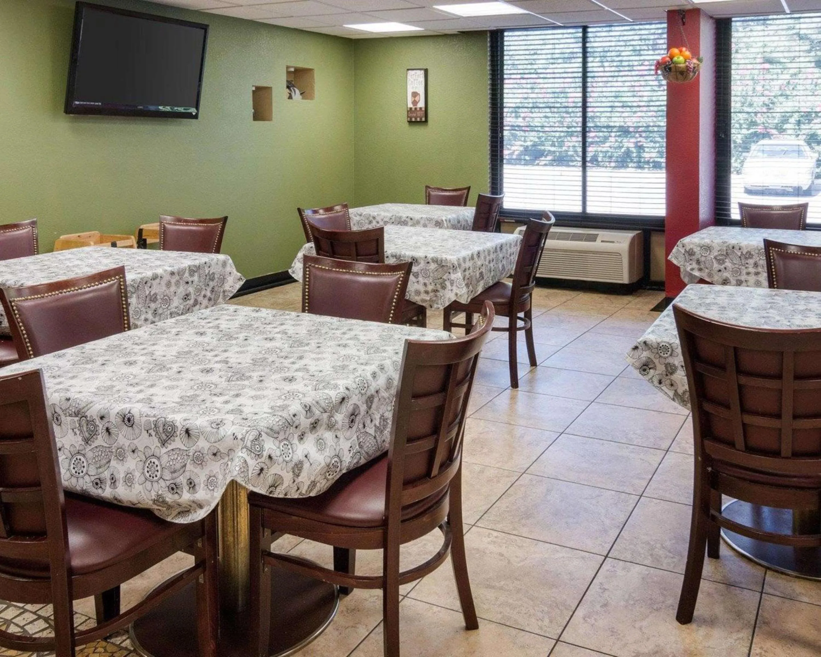 Restaurant/places to eat in Quality Inn Shreveport Airport