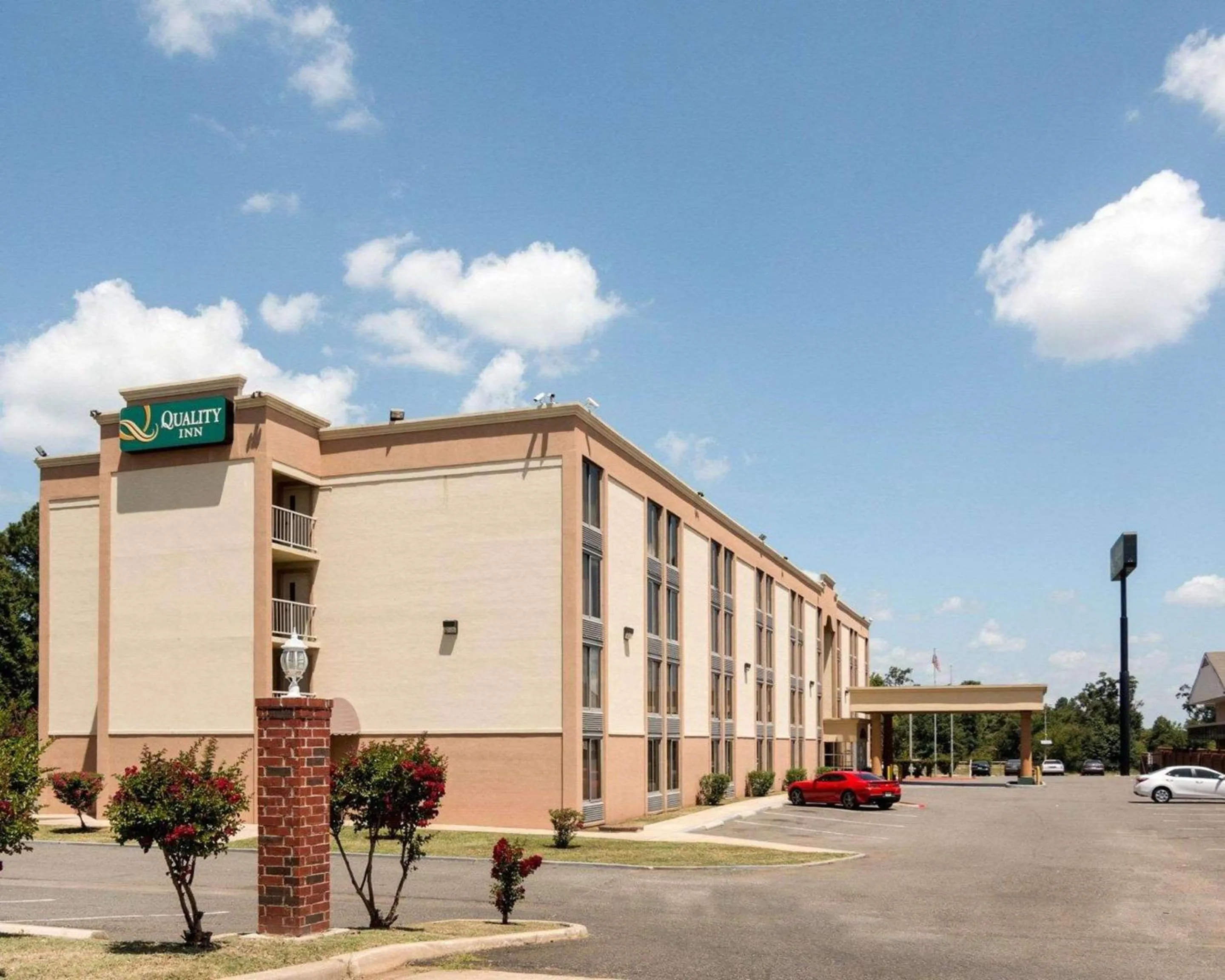 Property building in Quality Inn Shreveport Airport