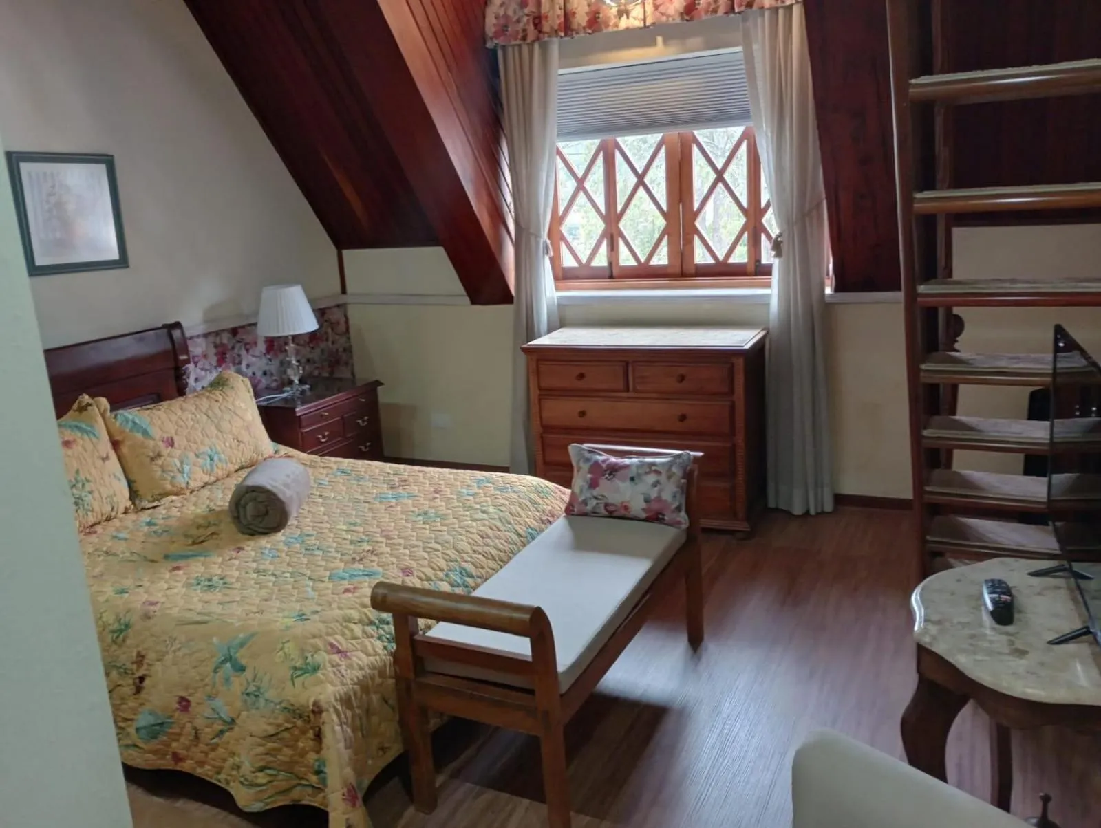 Bed in Center Suiço Flats