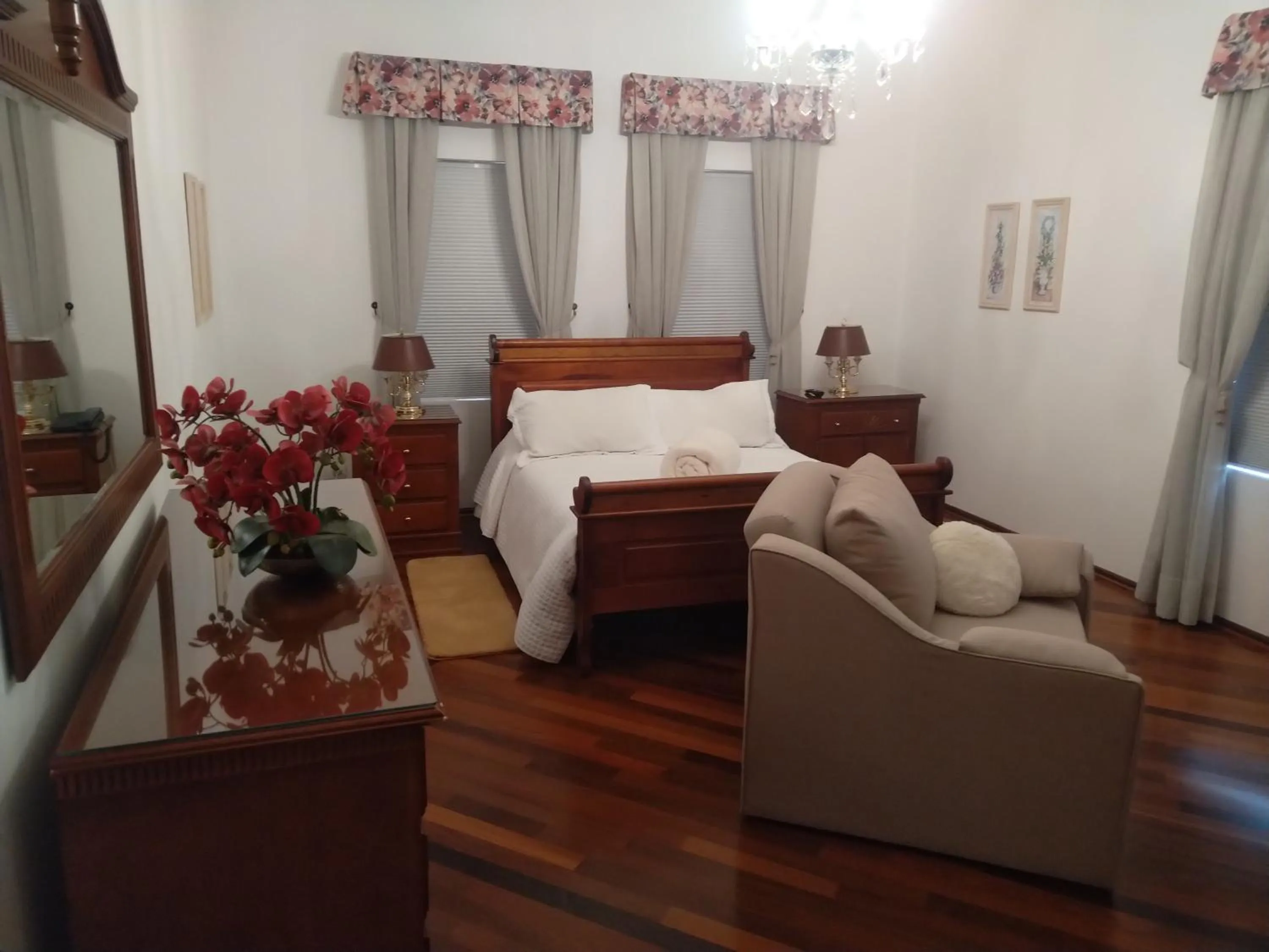 Bed in Center Suiço Flats