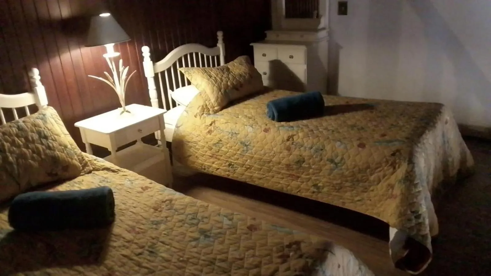 Bed in Center Suiço Flats