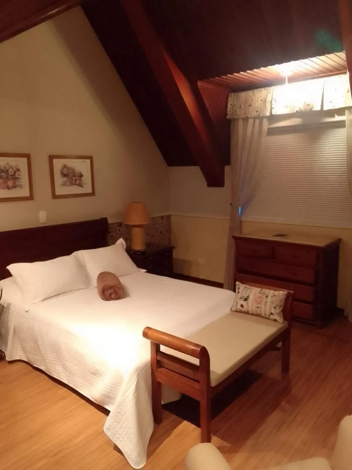 Bed in Center Suiço Flats