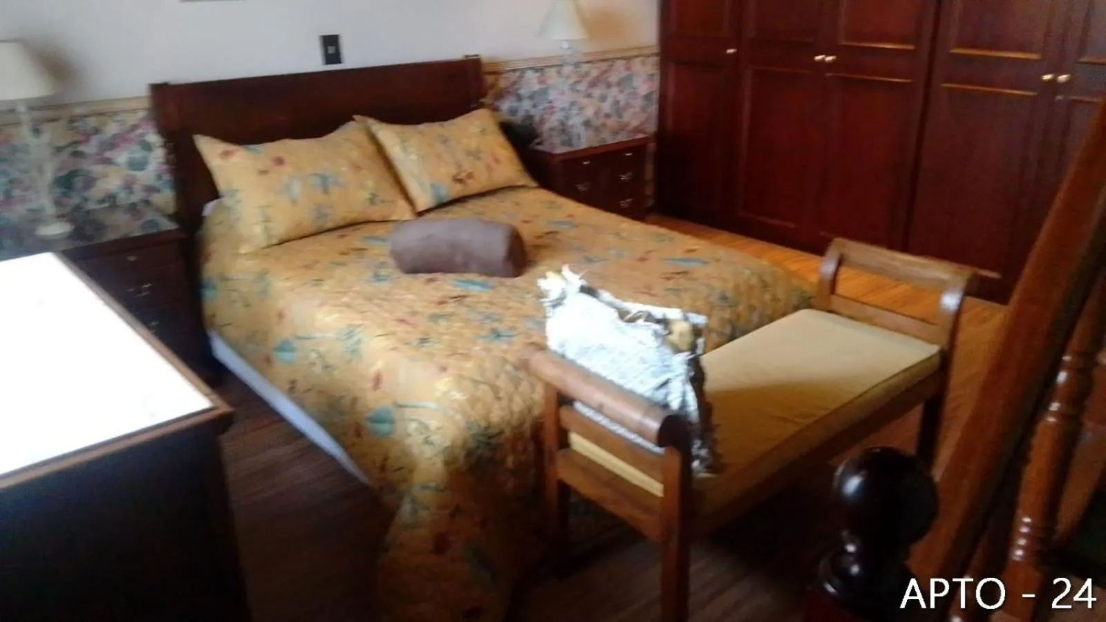 Bed in Center Suiço Flats