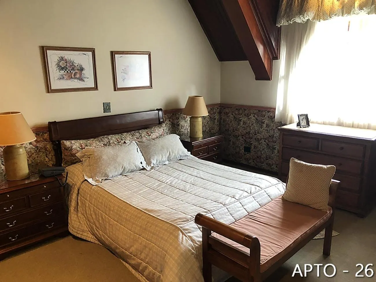 Bed in Center Suiço Flats