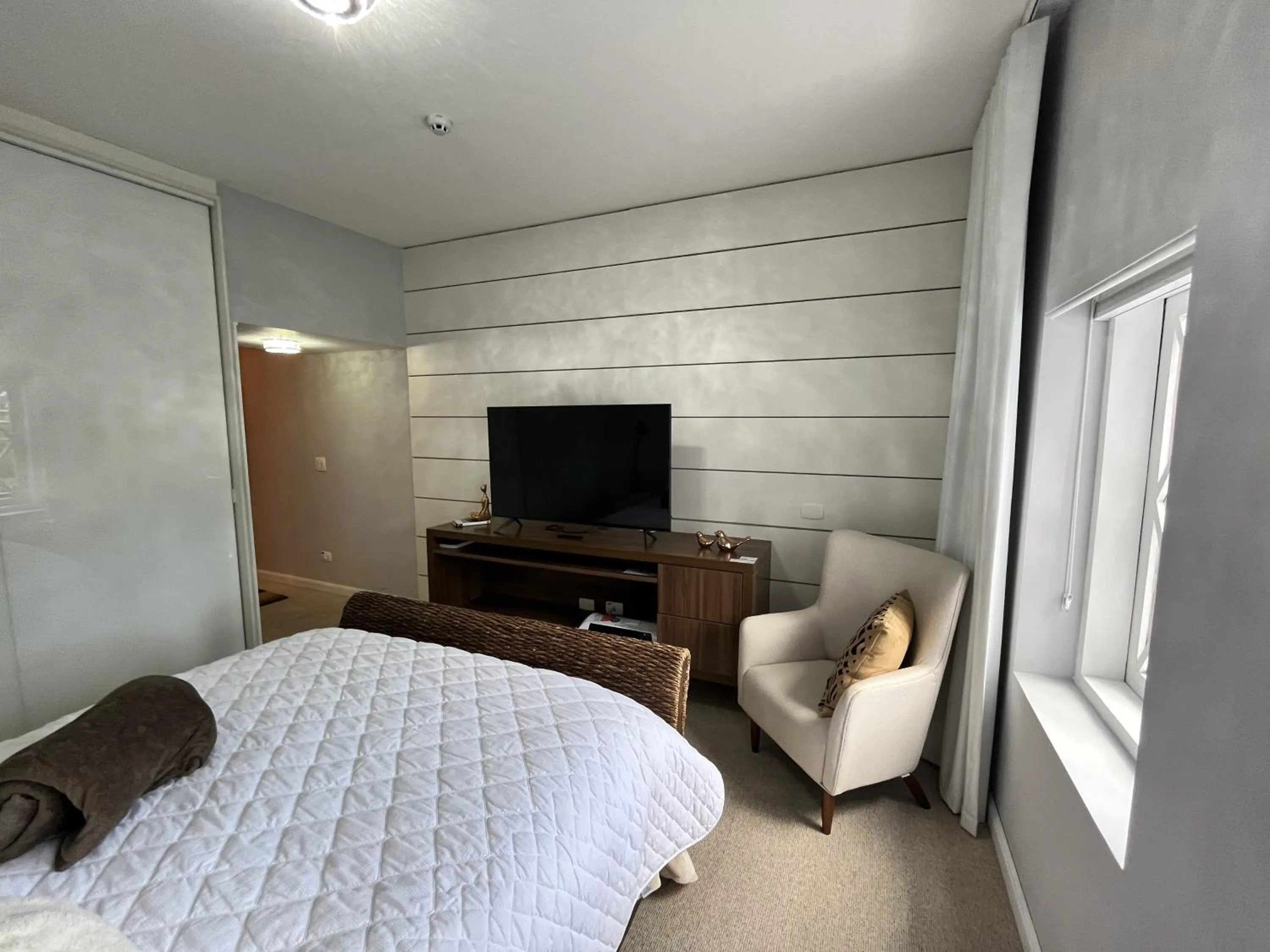 Bed in Center Suiço Flats