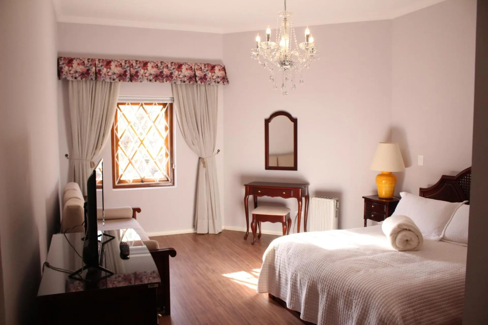 Bed in Center Suiço Flats