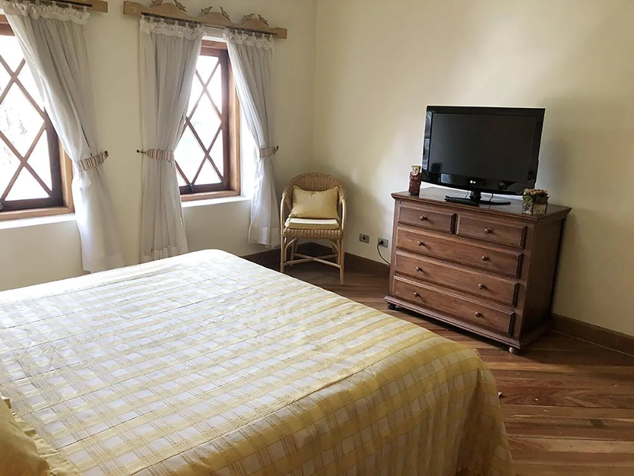 Bed in Center Suiço Flats