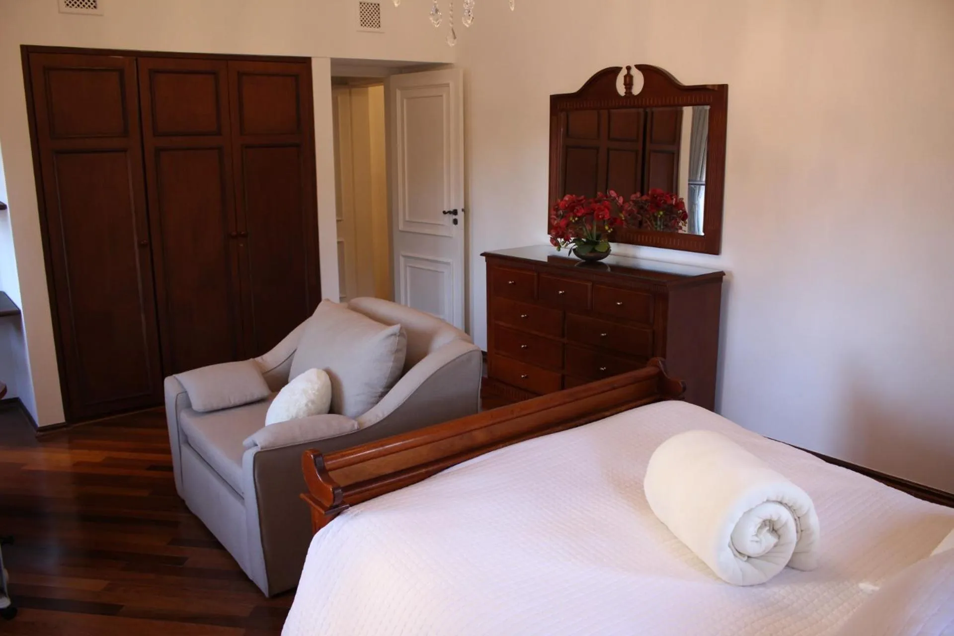 Bed in Center Suiço Flats