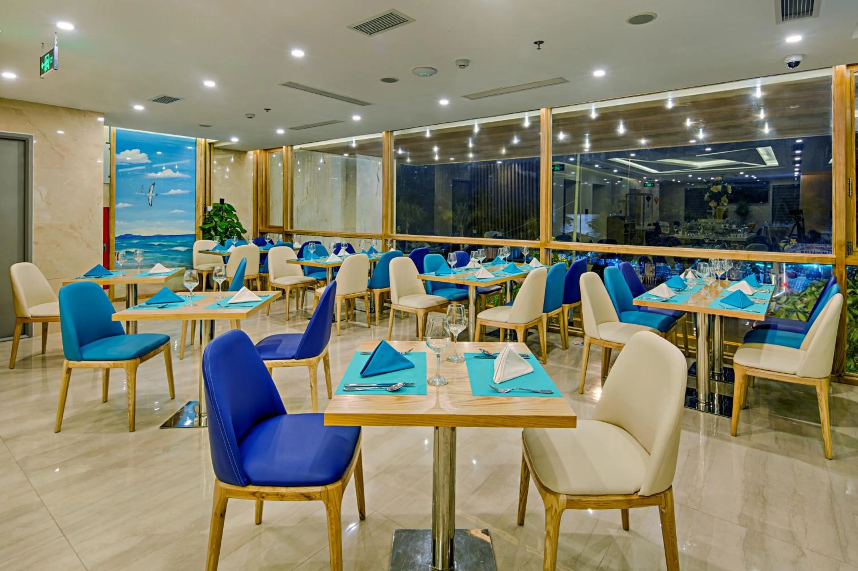 Restaurant/places to eat in Seashore Hotel & Apartment