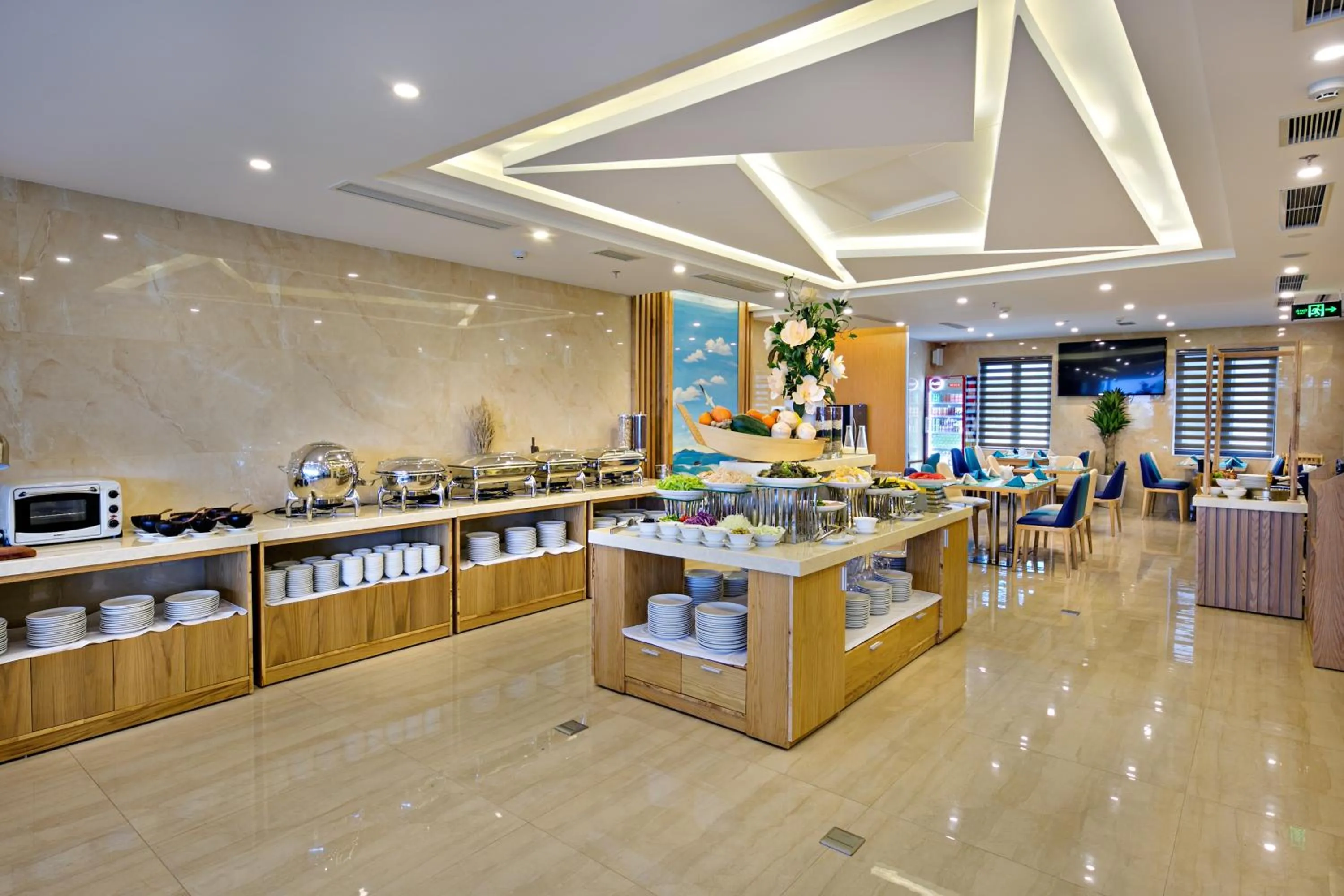 Restaurant/places to eat in Seashore Hotel & Apartment