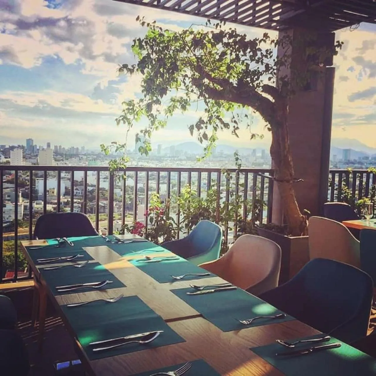 Restaurant/places to eat in Seashore Hotel & Apartment