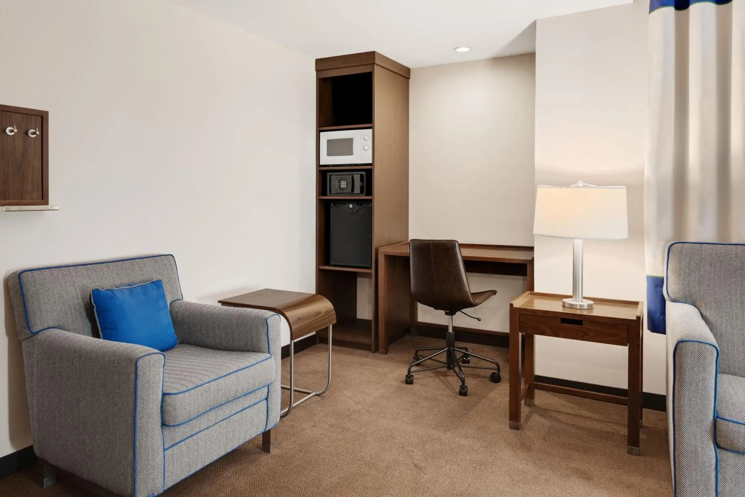 Deluxe Suite, 1 Bedroom Executive Suite, Away from elevator in Four Points by Sheraton Galerias Monterrey Deluxe Suite, 1 Bedroom Executive Suite, Away from elevator in Four Points by Sheraton Galerias Monterrey