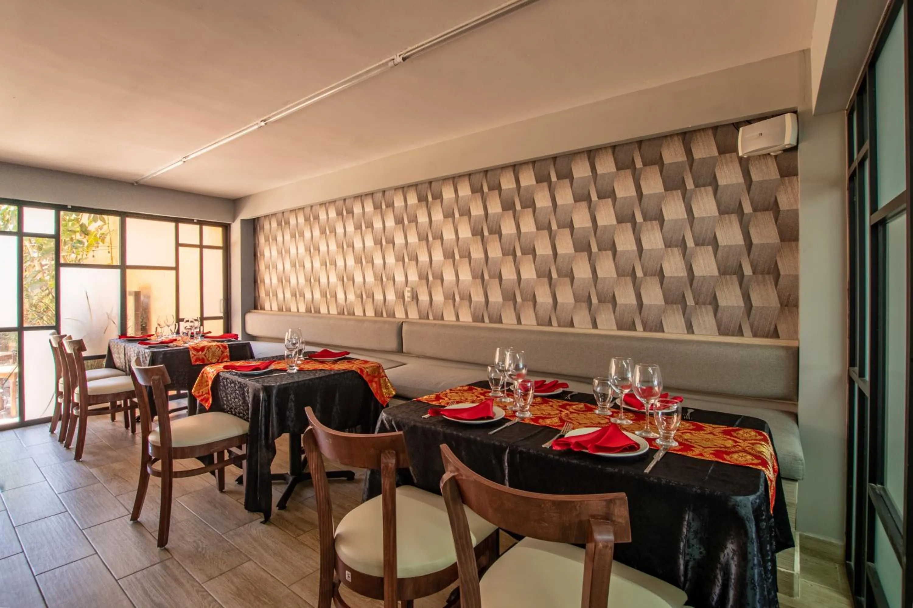 Restaurant/places to eat in Costa de Oro Beach Hotel