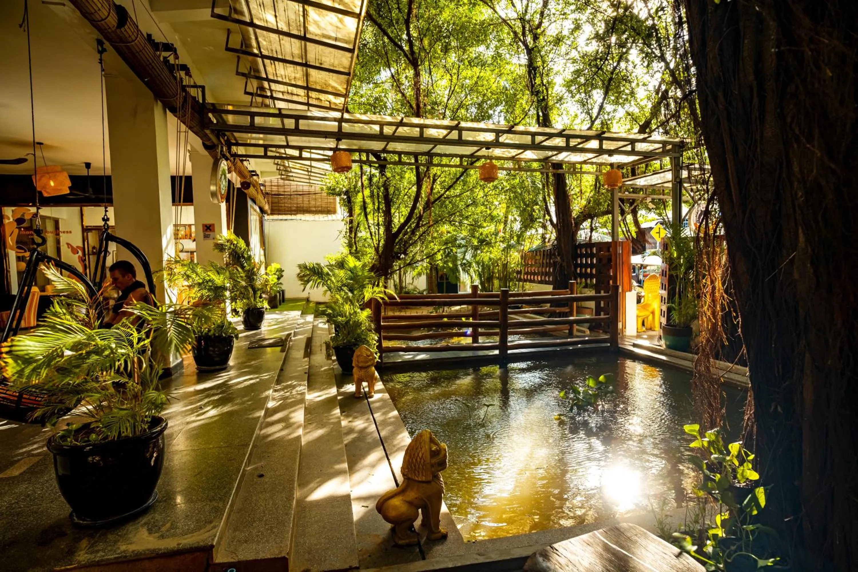 Facade/entrance in Mad Monkey Hostel Phnom Penh