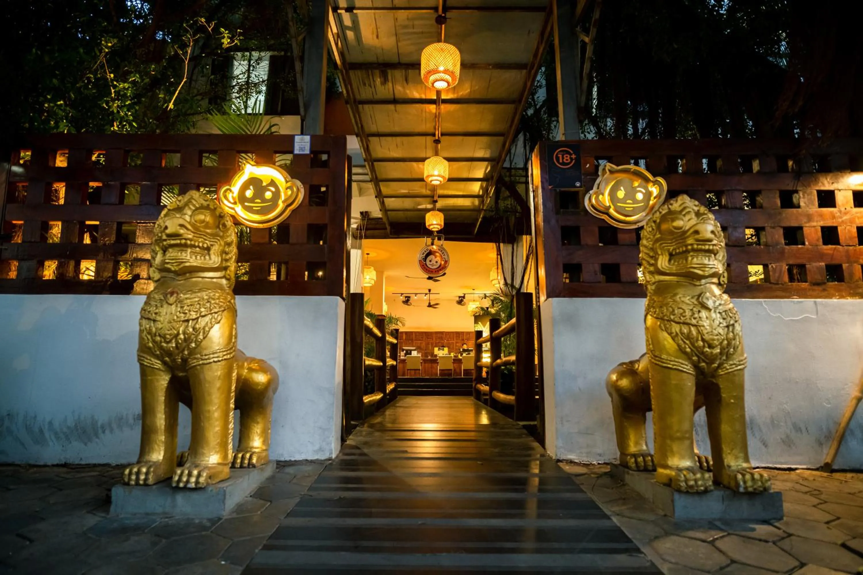 Facade/entrance in Mad Monkey Hostel Phnom Penh