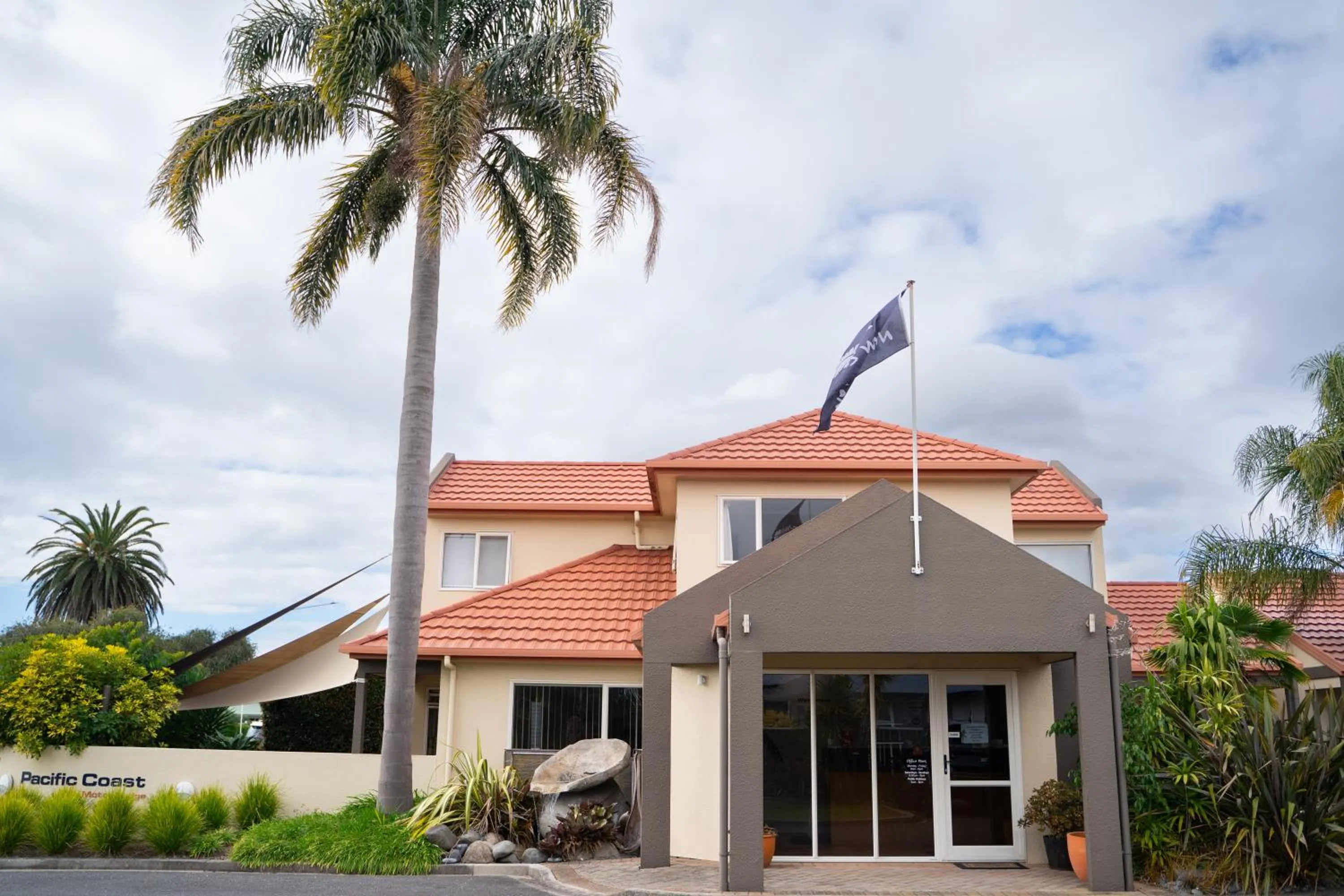 Pacific Coast Motor Lodge