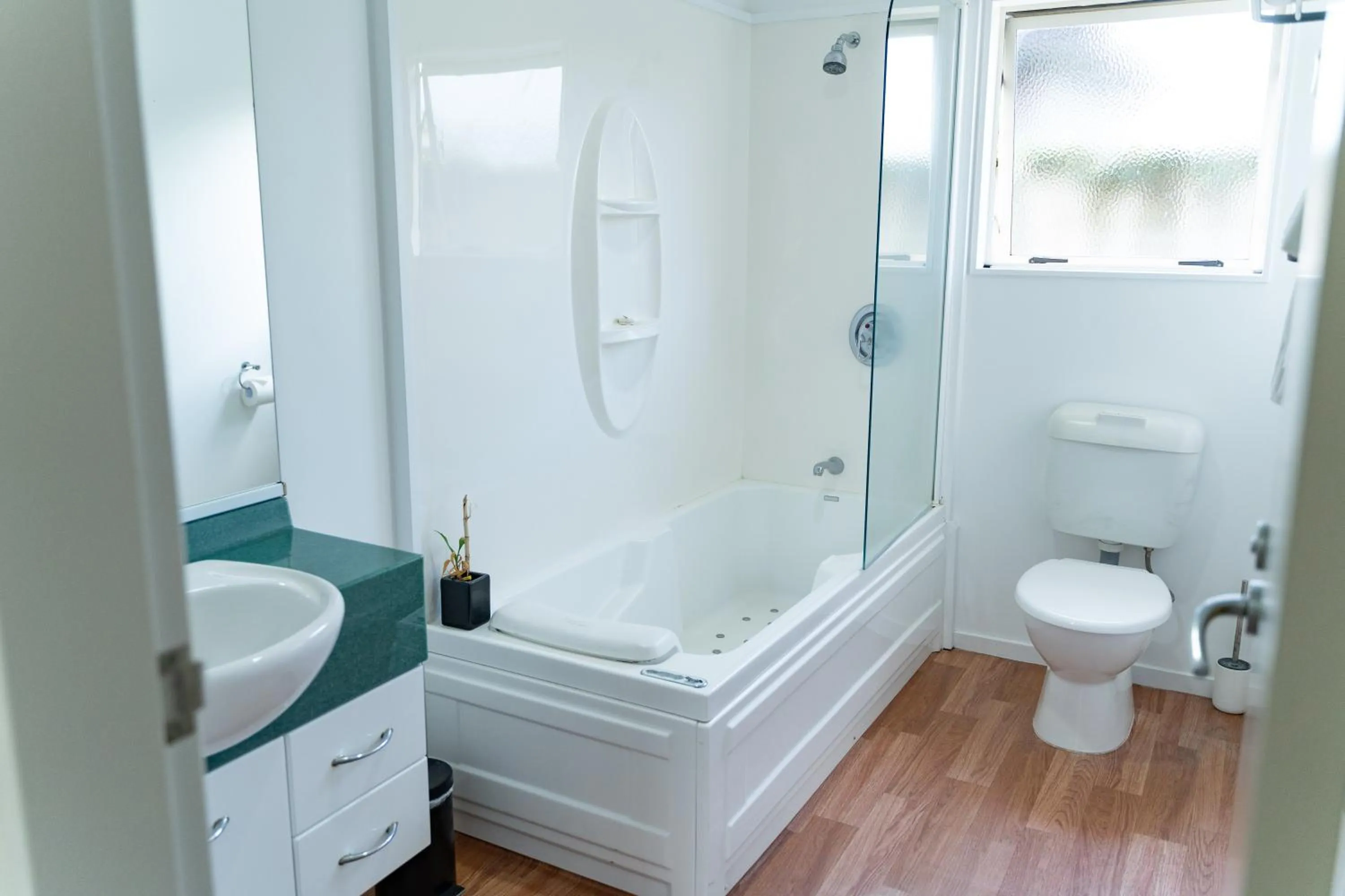 Pacific Coast Motor Lodge