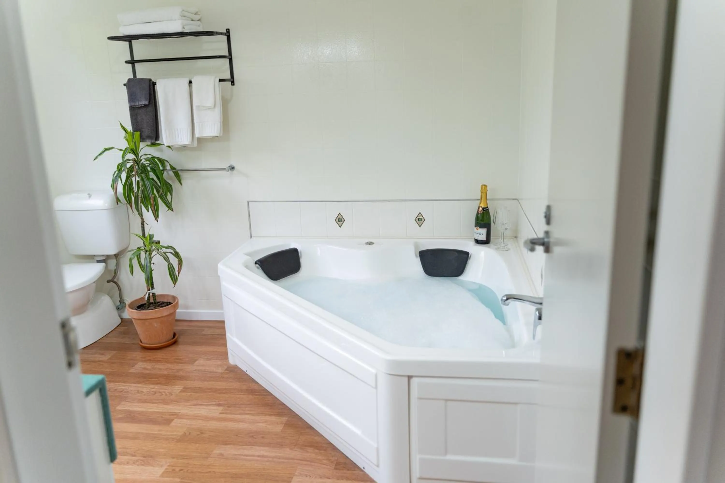 Pacific Coast Motor Lodge