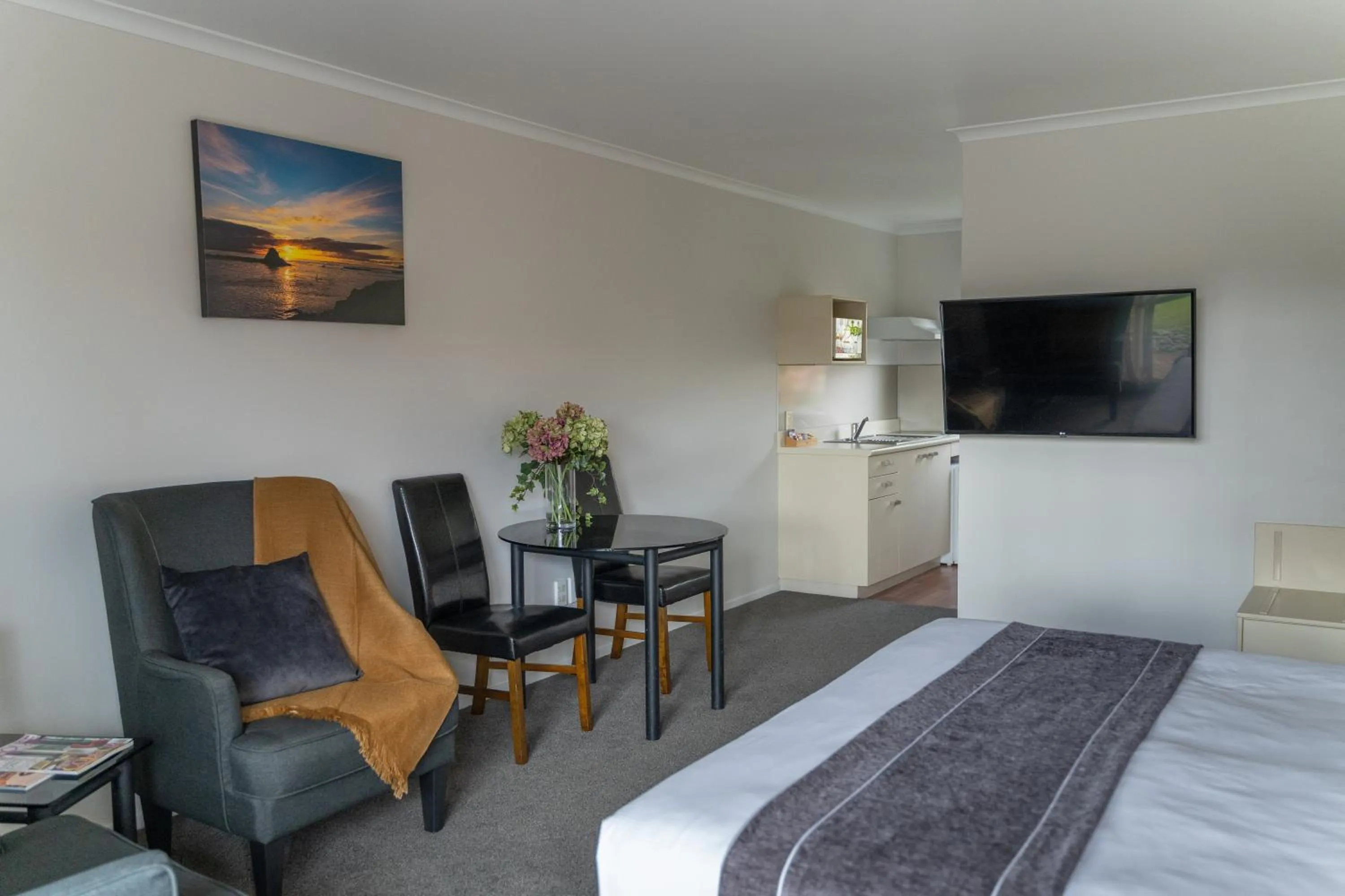 Bed in Pacific Coast Motor Lodge