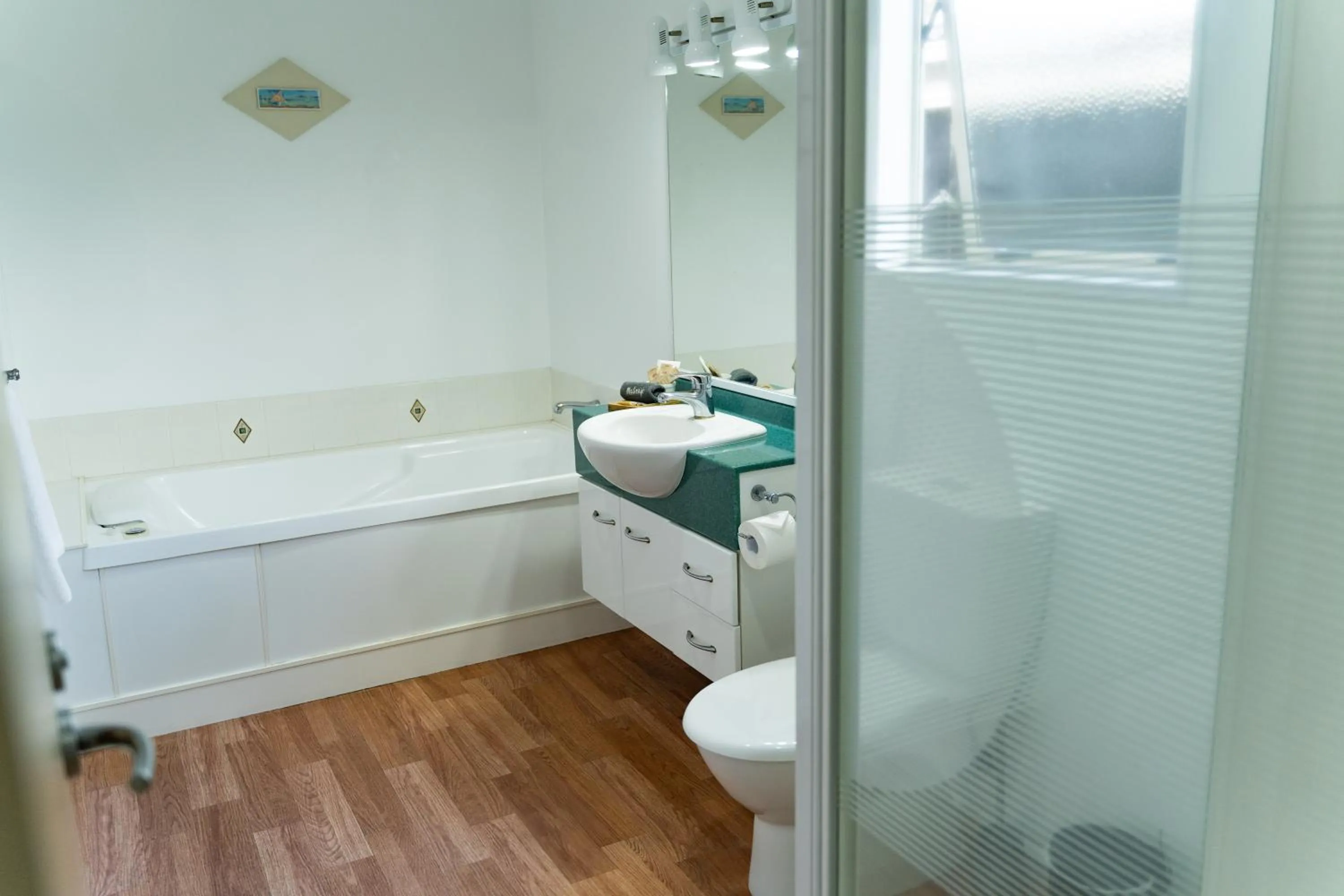 Pacific Coast Motor Lodge