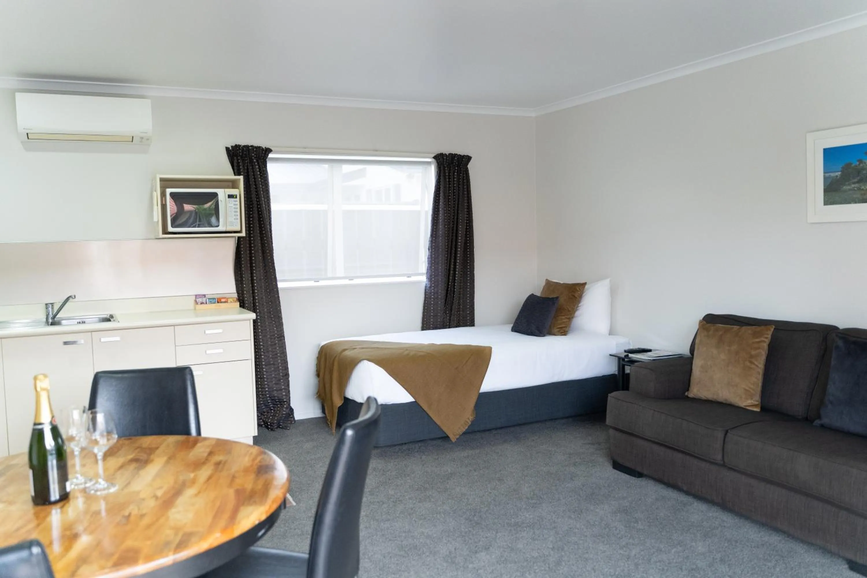 Pacific Coast Motor Lodge