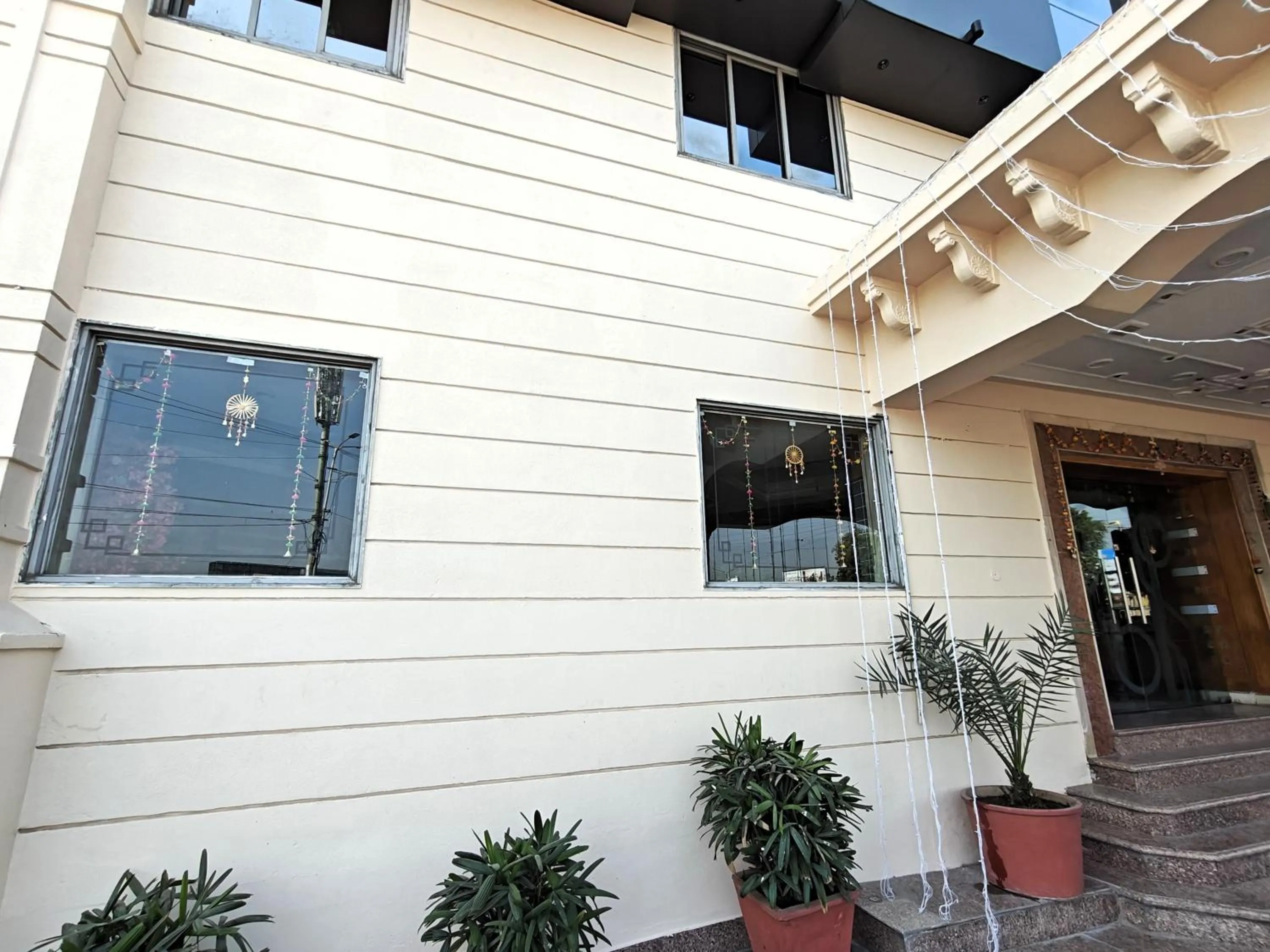 Facade/entrance in Chandra Inn