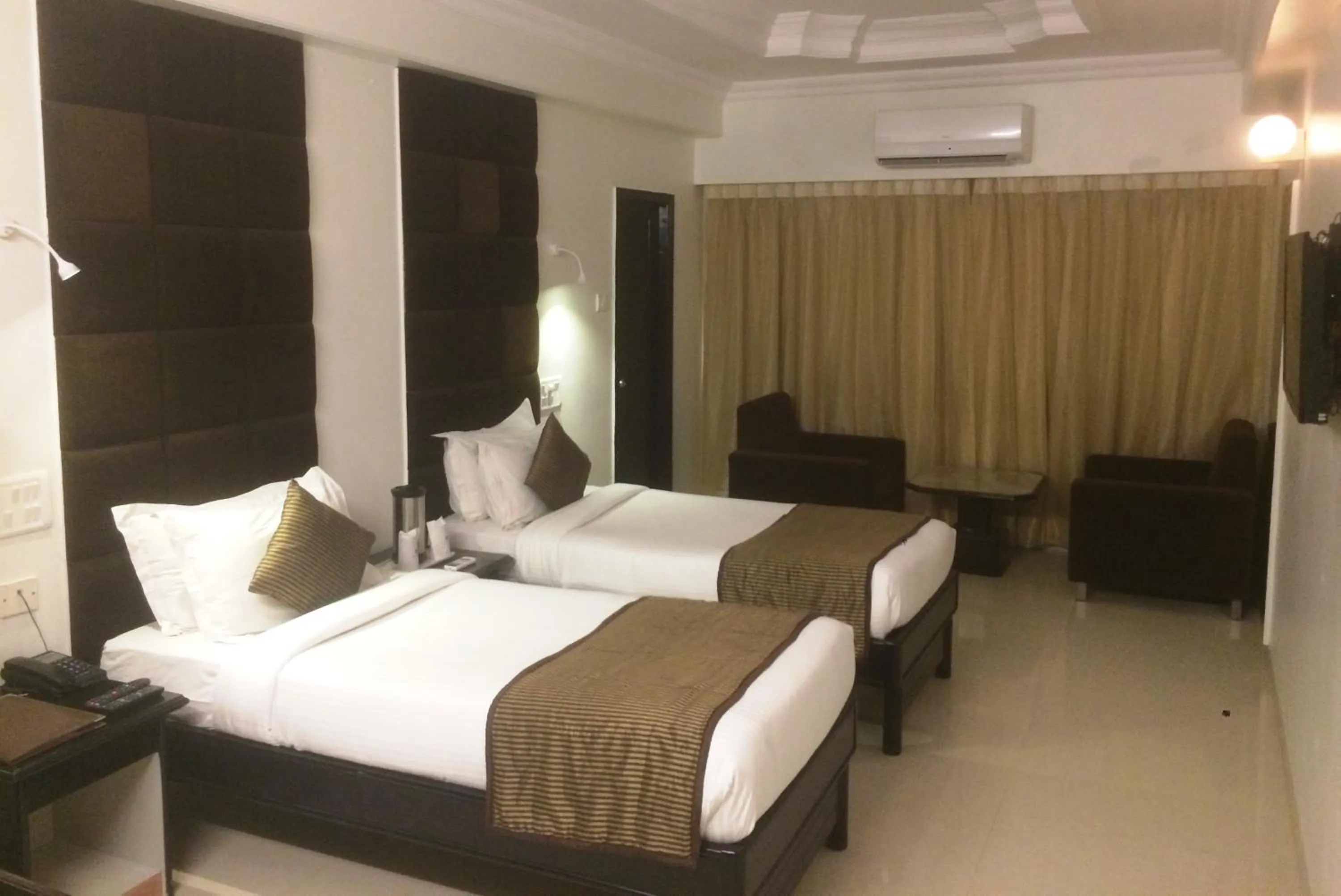 Bedroom, Bed in Chandra Inn