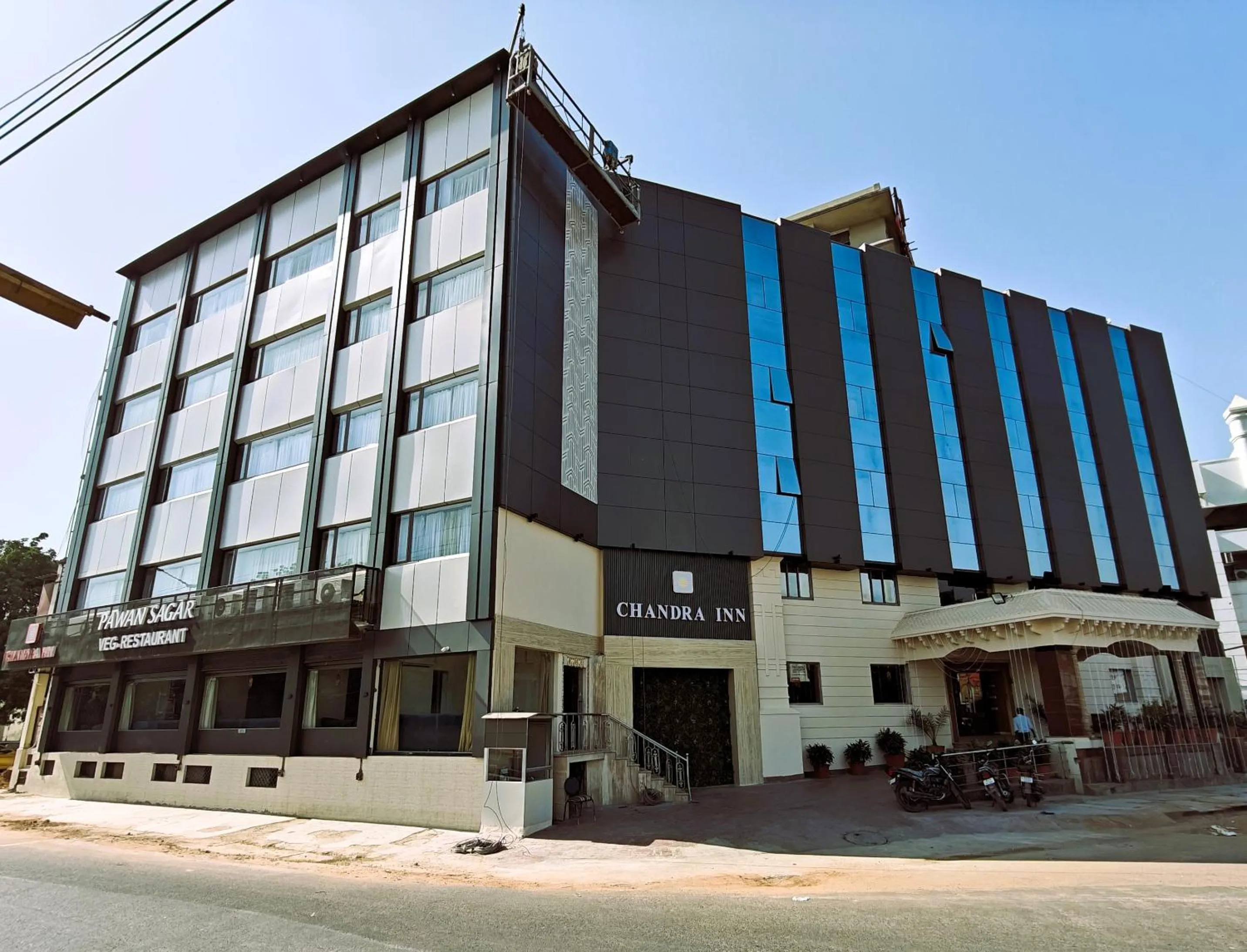 Facade/entrance in Chandra Inn