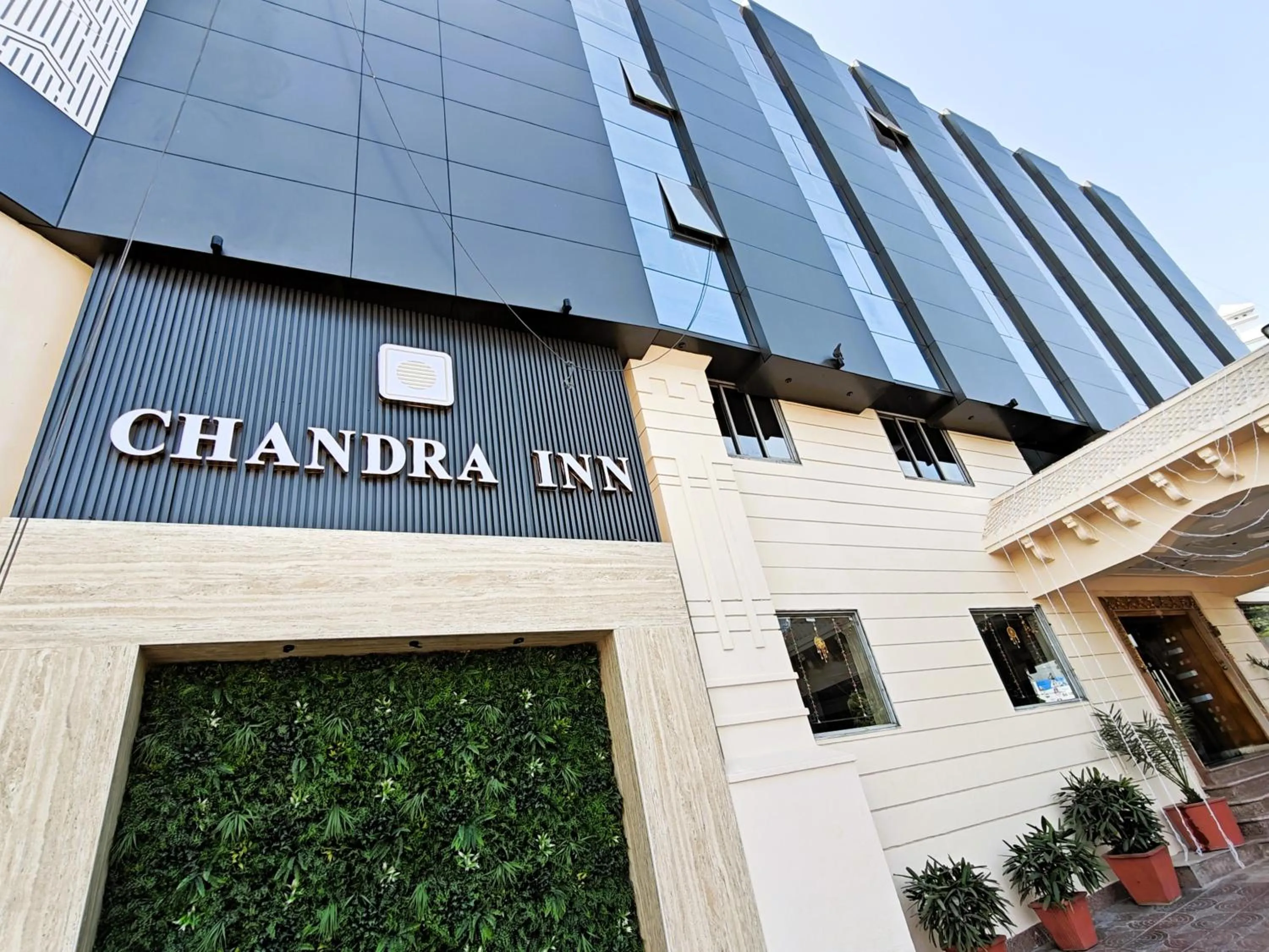 Facade/entrance in Chandra Inn
