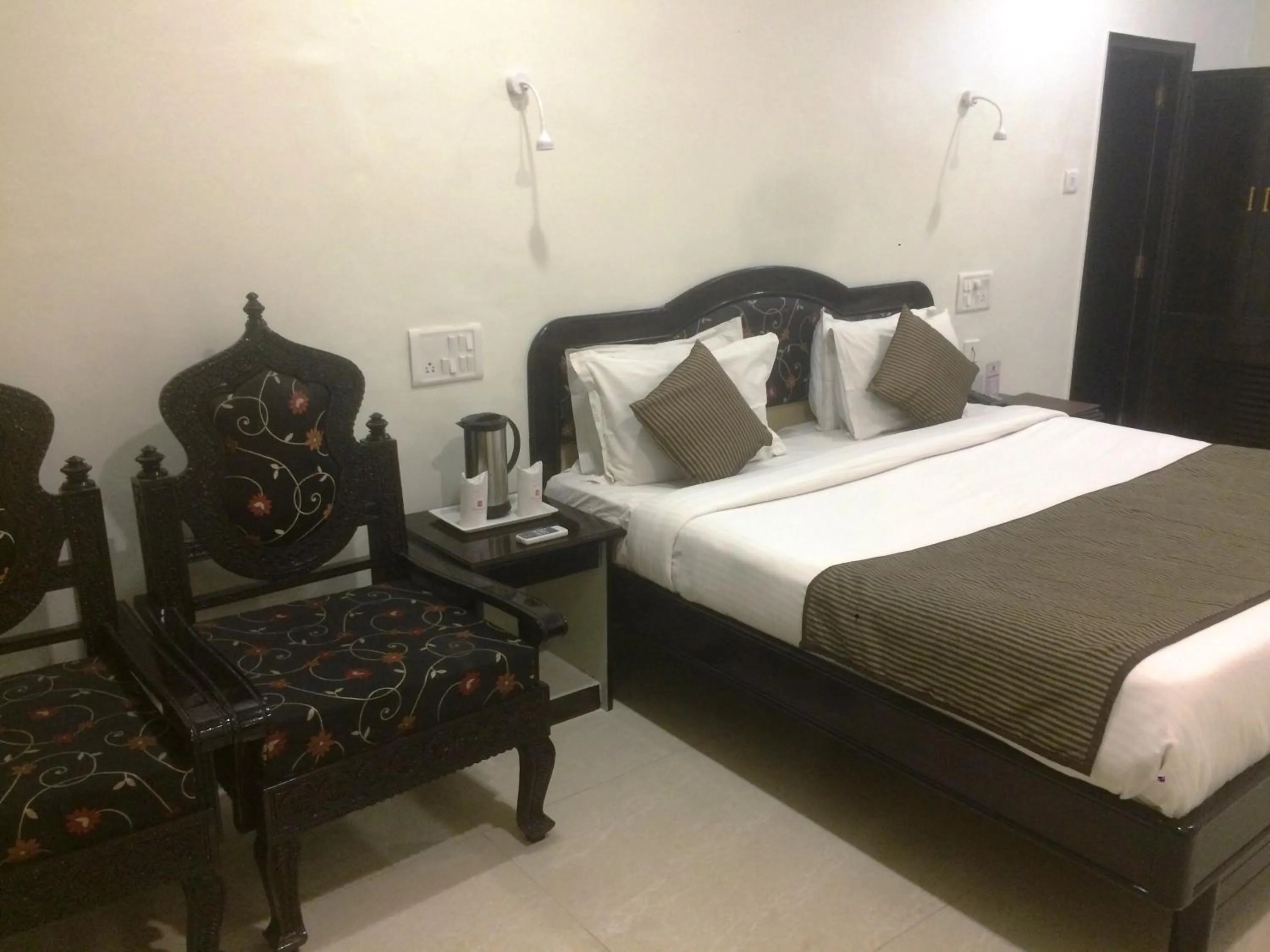 Bedroom, Bed in Chandra Inn