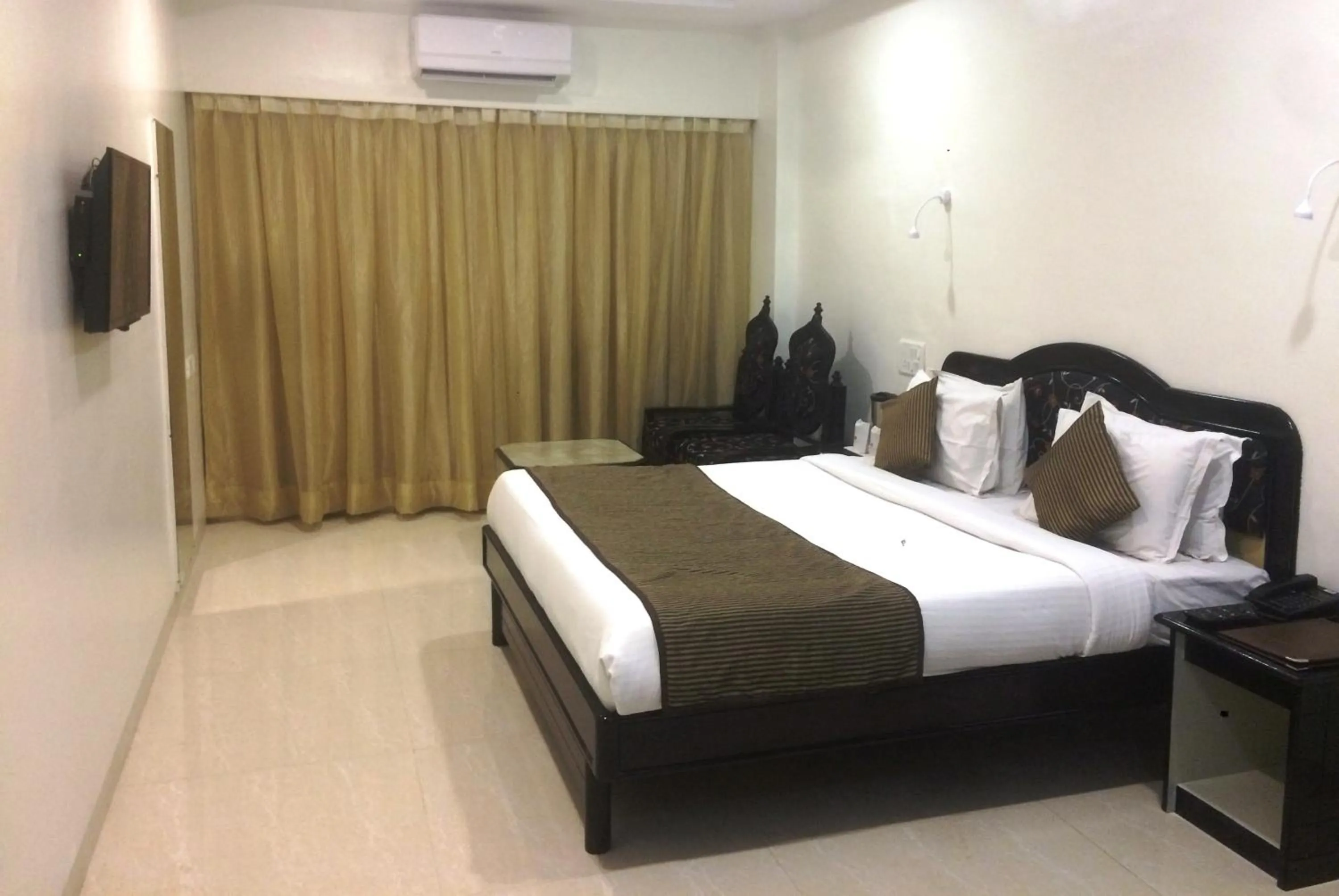 Bedroom, Bed in Chandra Inn