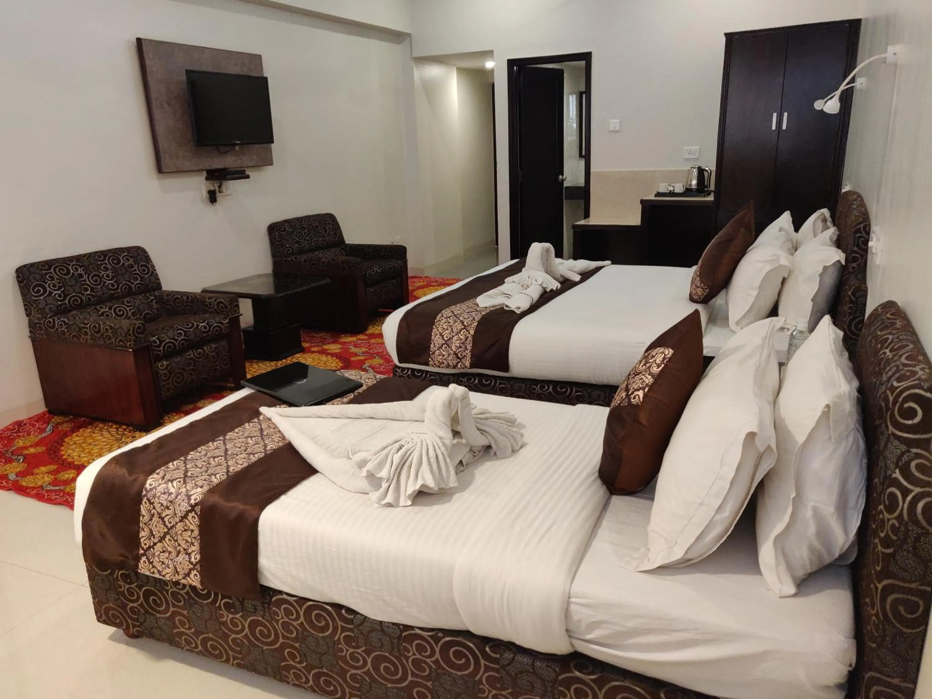 Photo of the whole room, Bed in Chandra Inn