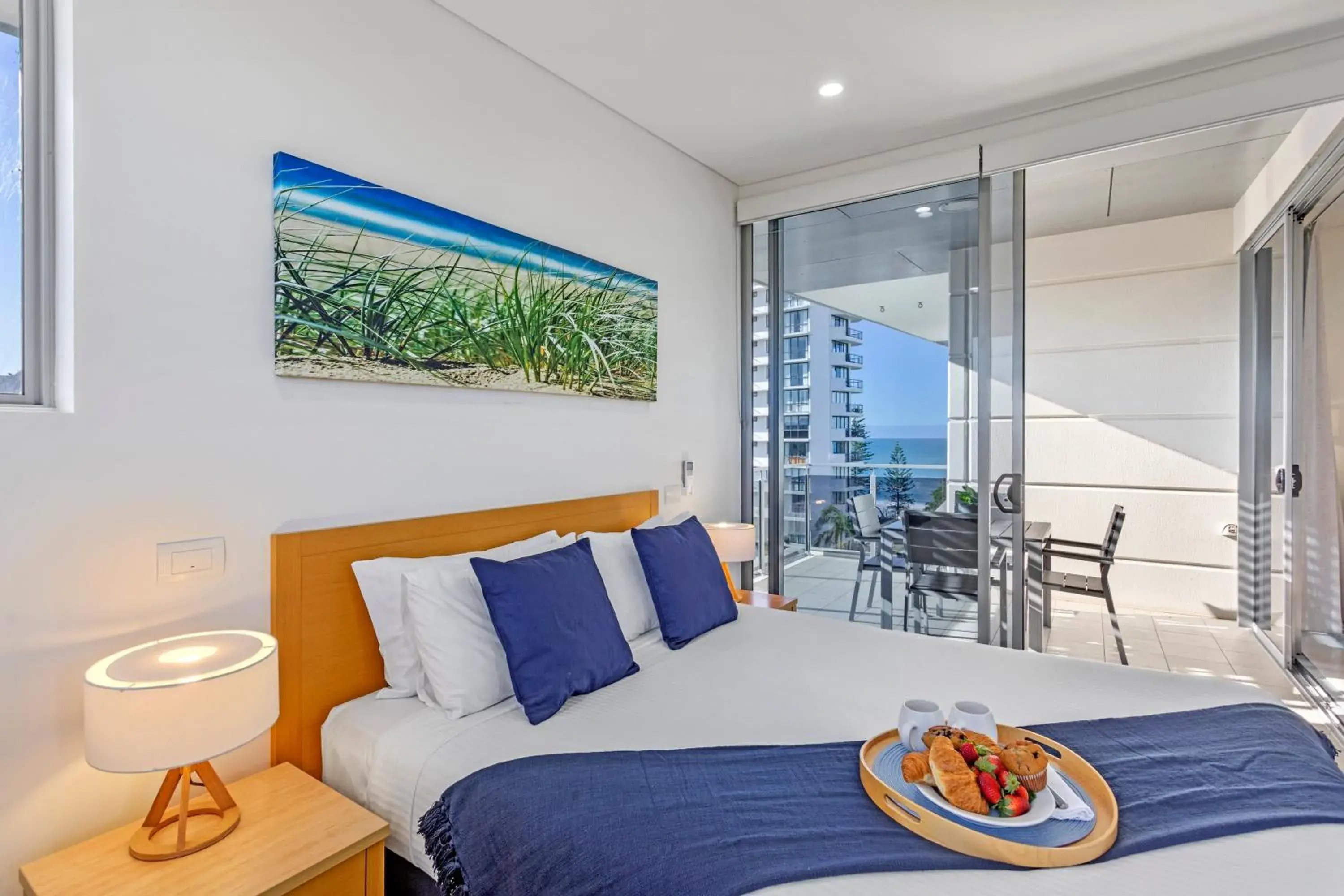 One-Bedroom Apartment with Partial Ocean View in Coco Mooloolaba One-Bedroom Apartment with Partial Ocean View in Coco Mooloolaba