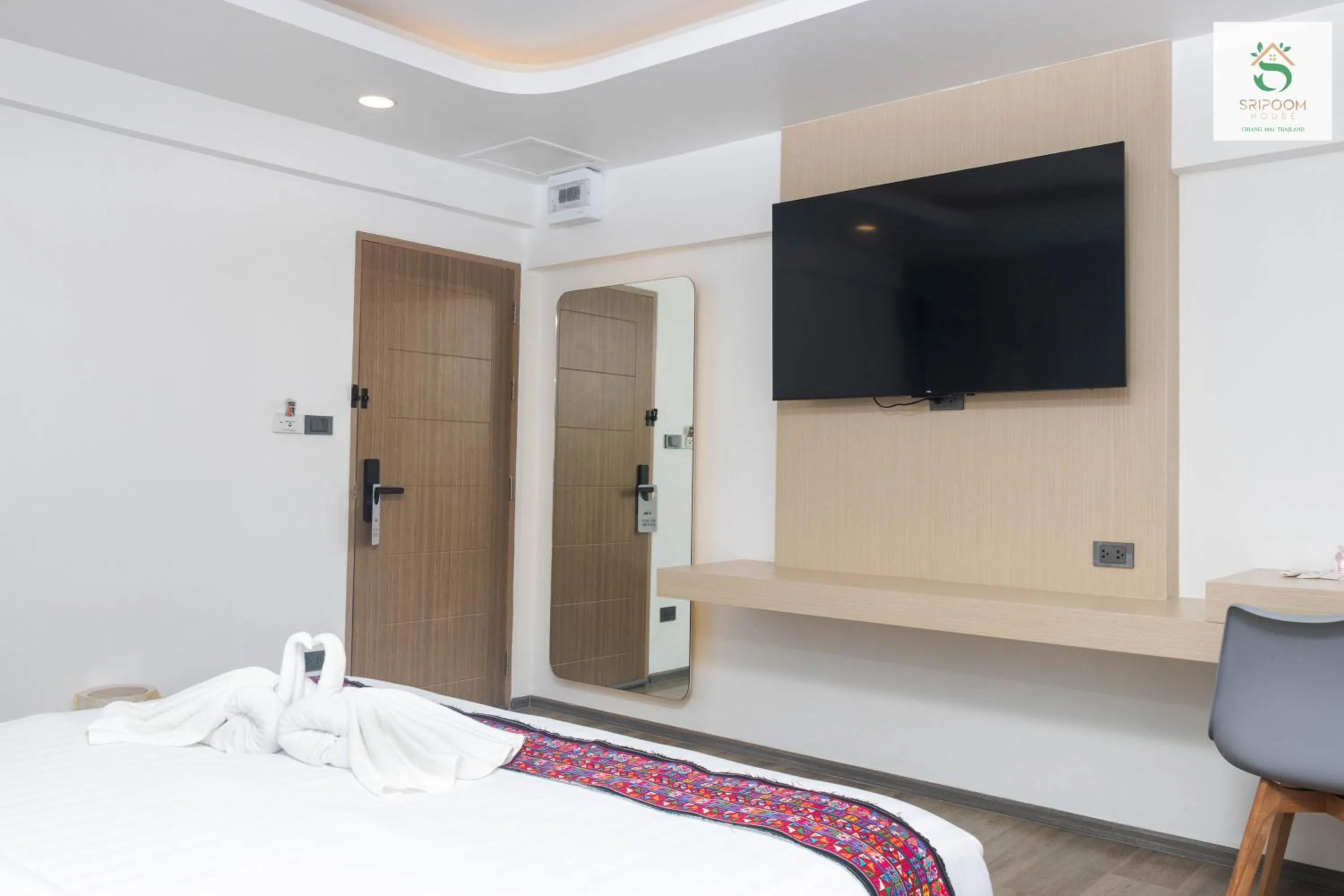 Bedroom, Bed in Sripoom House 1