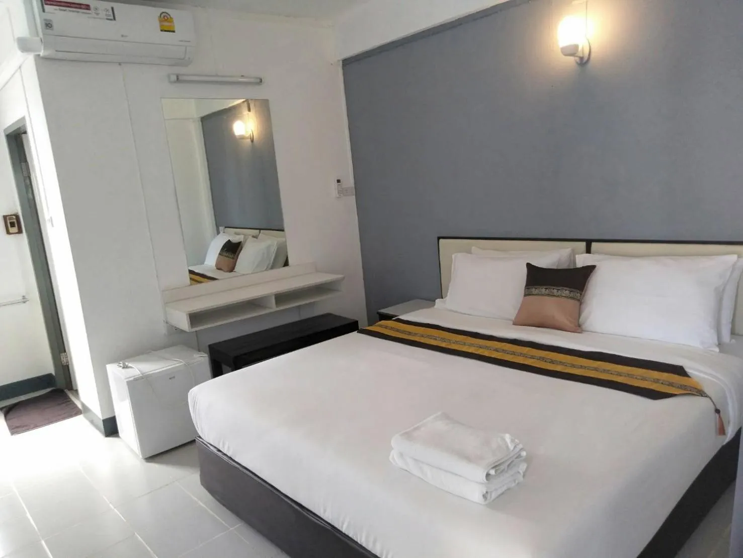 Bed in NorthLands House Hotel