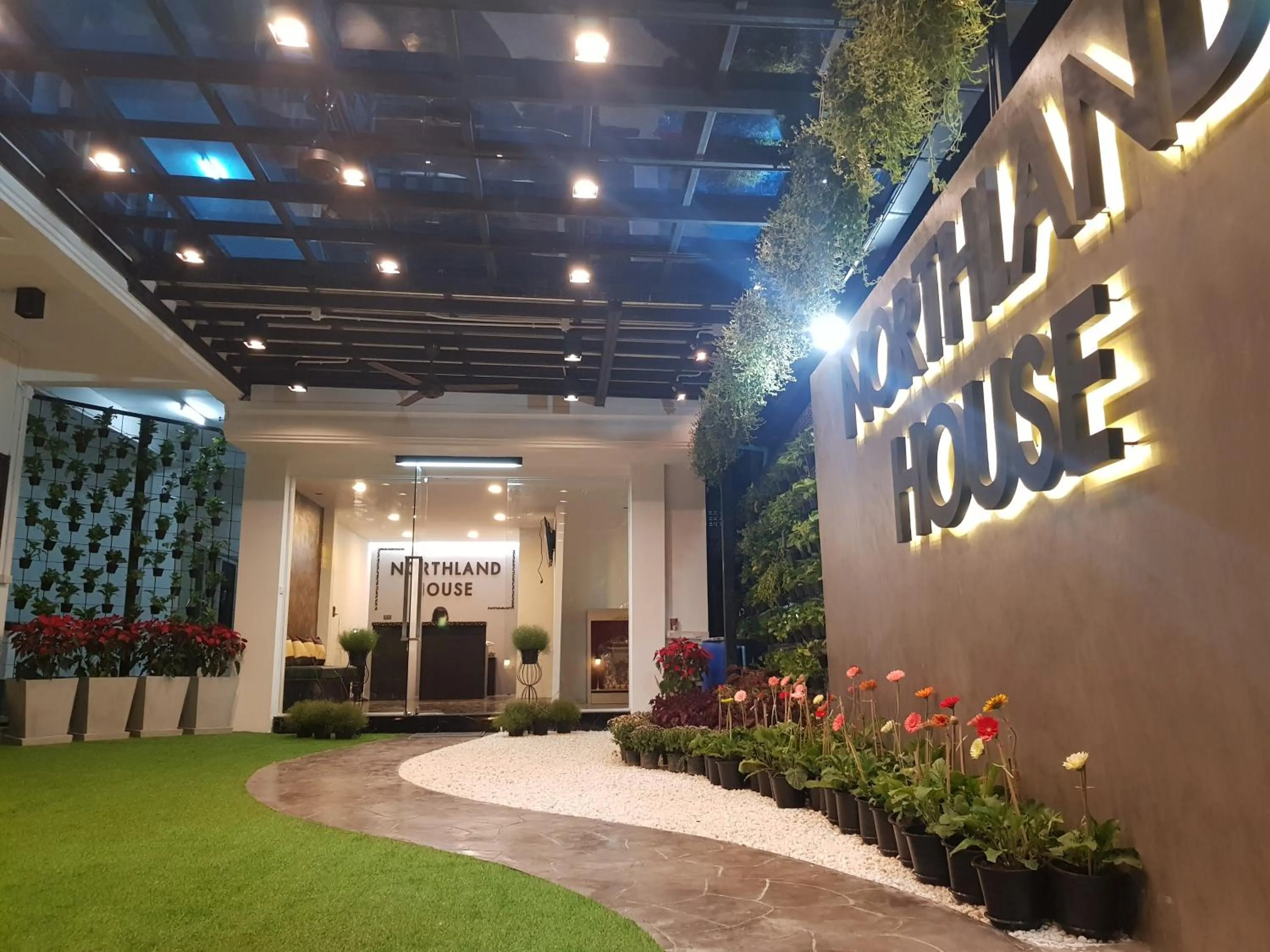 NorthLands House Hotel