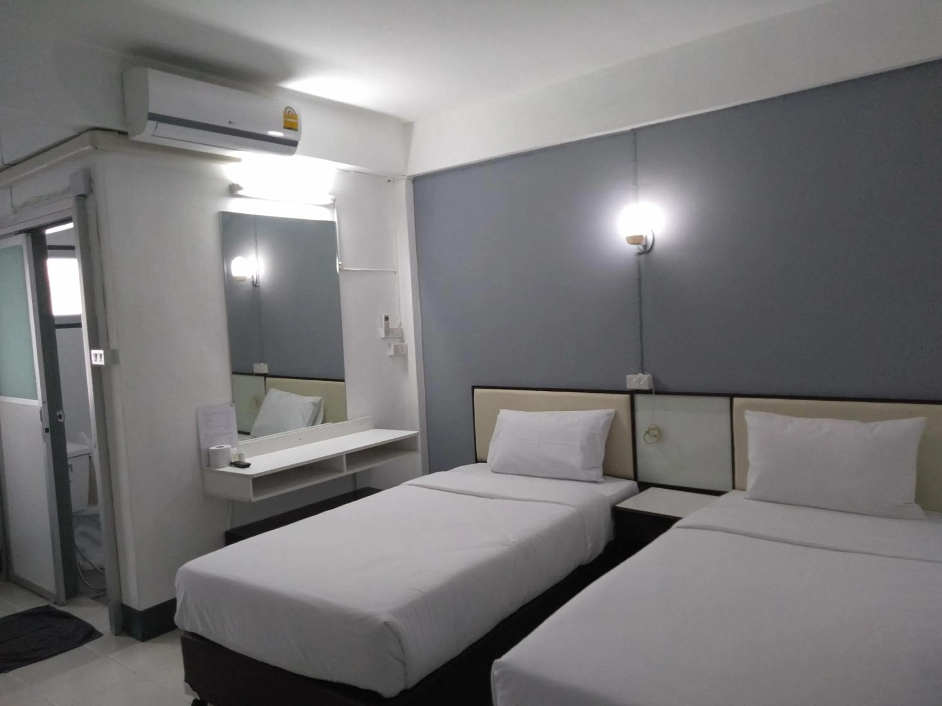 Bed in NorthLands House Hotel