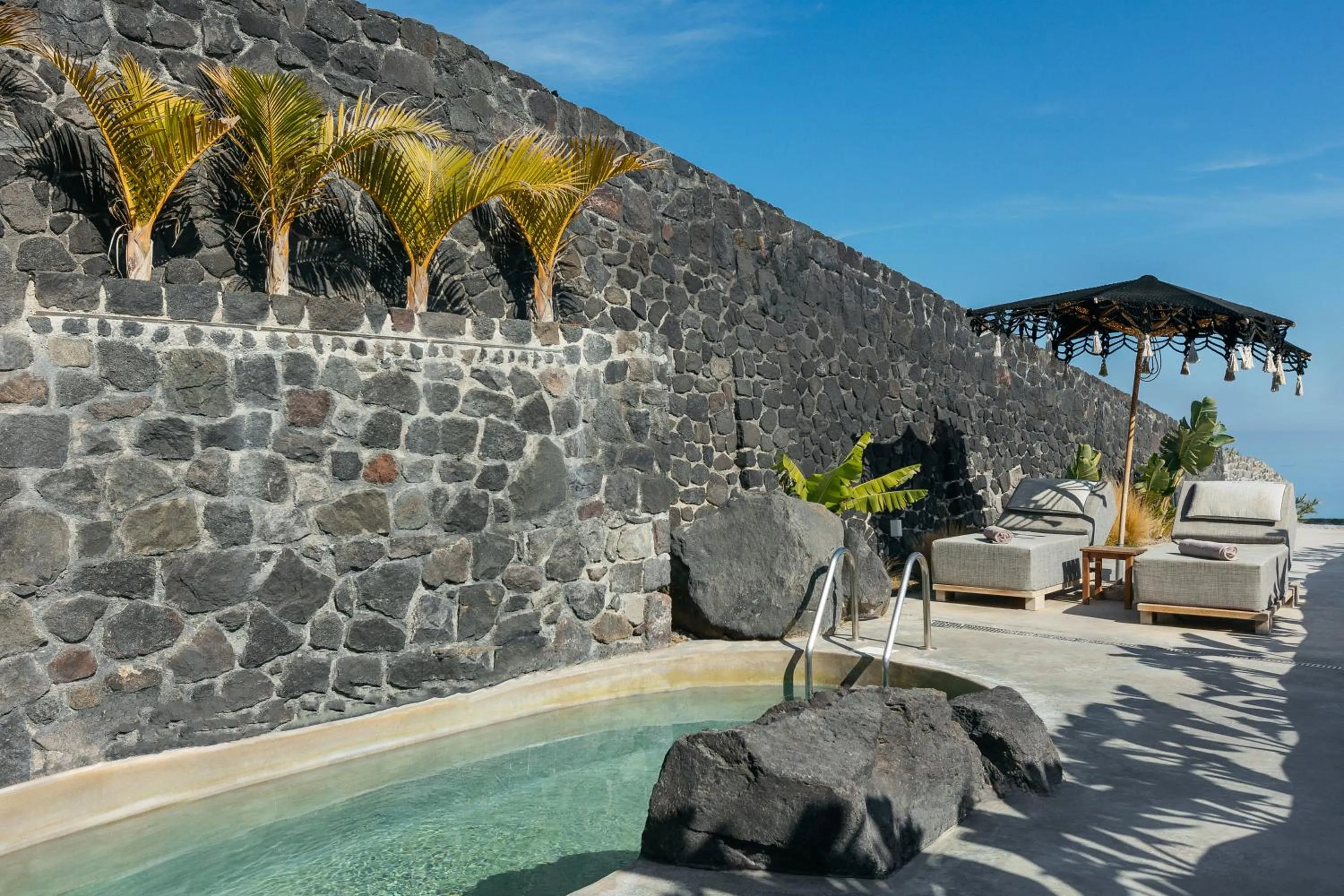 Theano Cave Suites & Villas