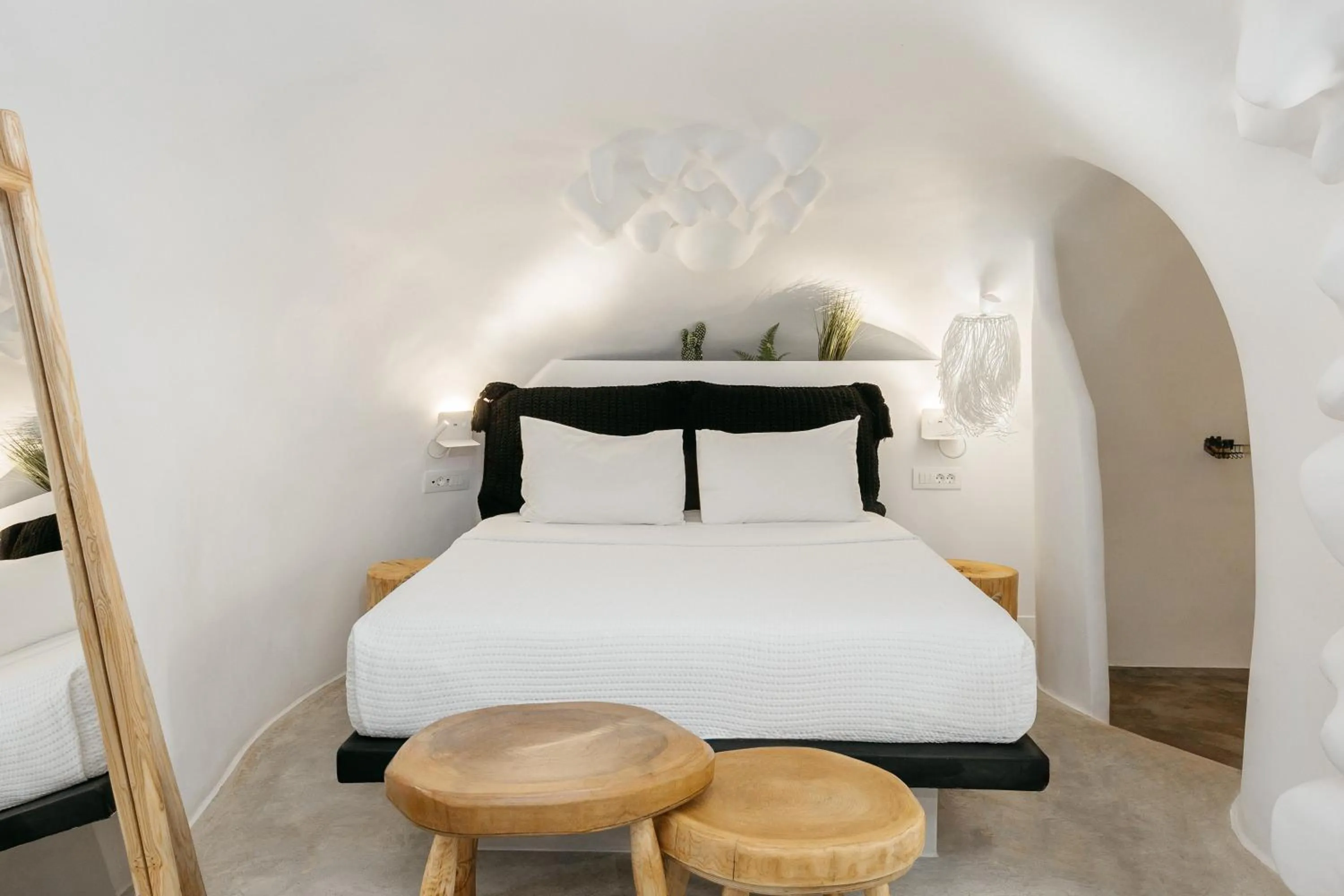 Bed in Theano Cave Suites & Villas