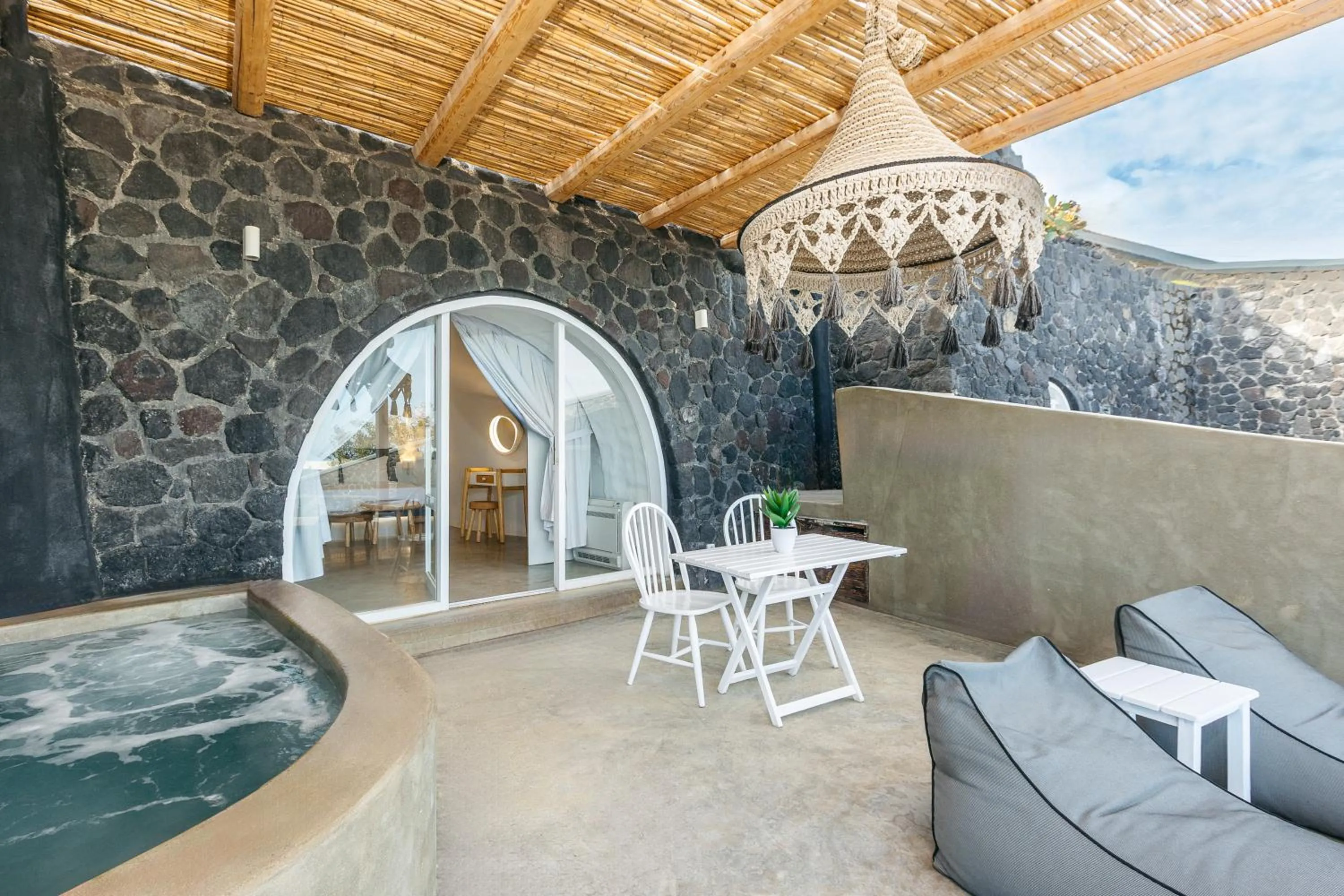 Theano Cave Suites & Villas